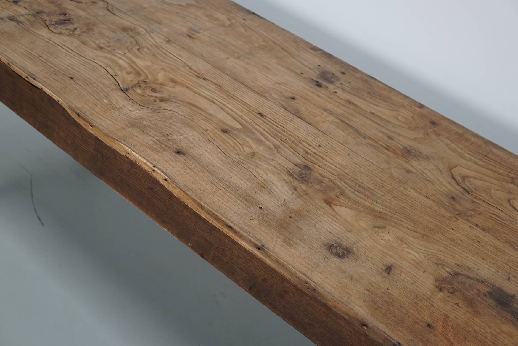 Table à manger rustique française en orme, XIXe siècle