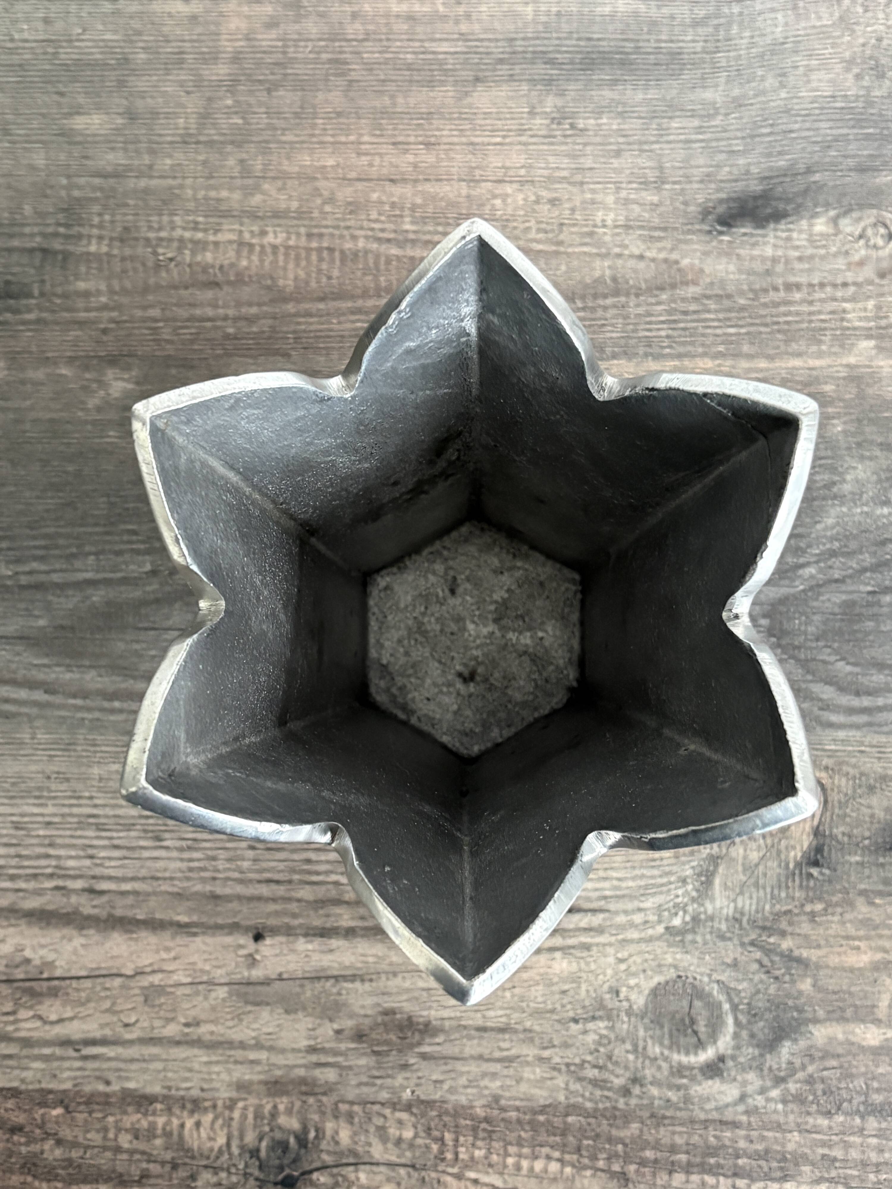 Tulip Vase Habitat – 90s Vintage Design