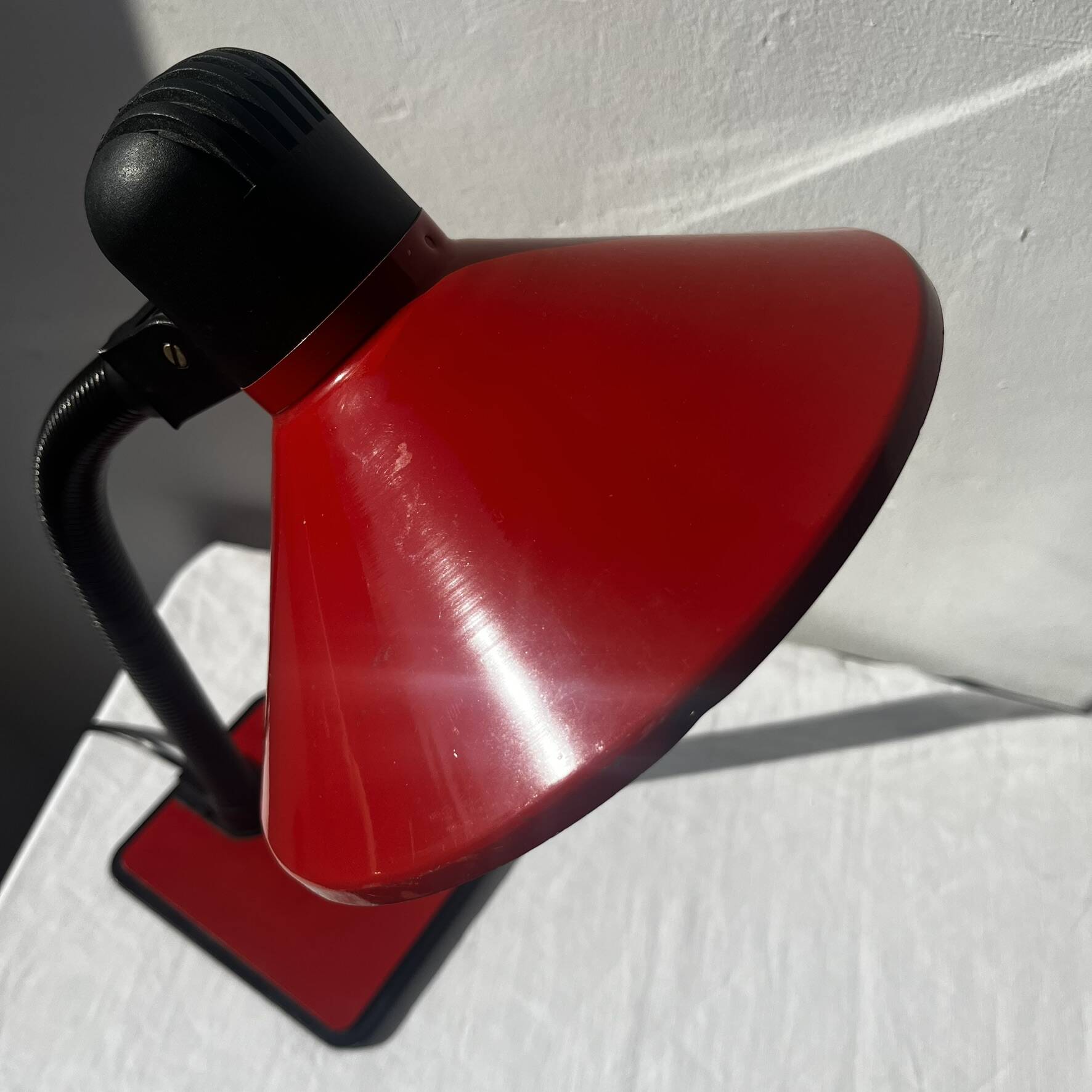 Vintage red metal lamp (Massive)