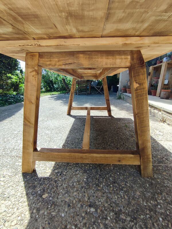 Table en pin massif 10 personnes