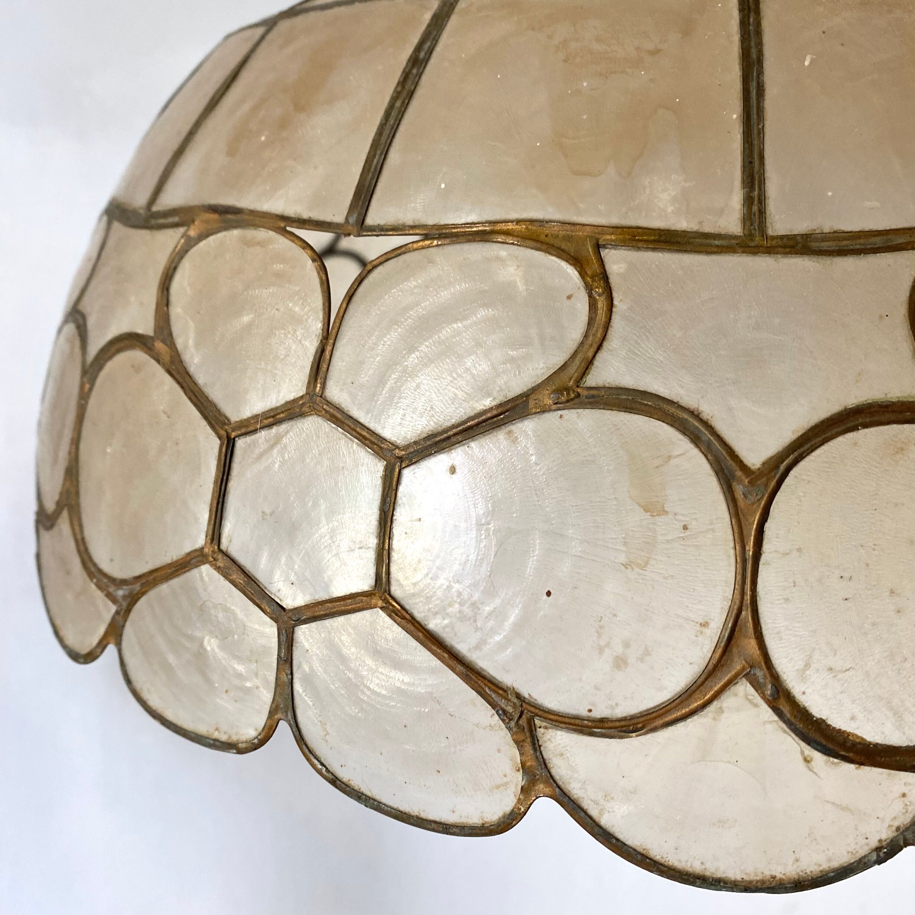 Abat jour, mother-of-pearl and brass suspension