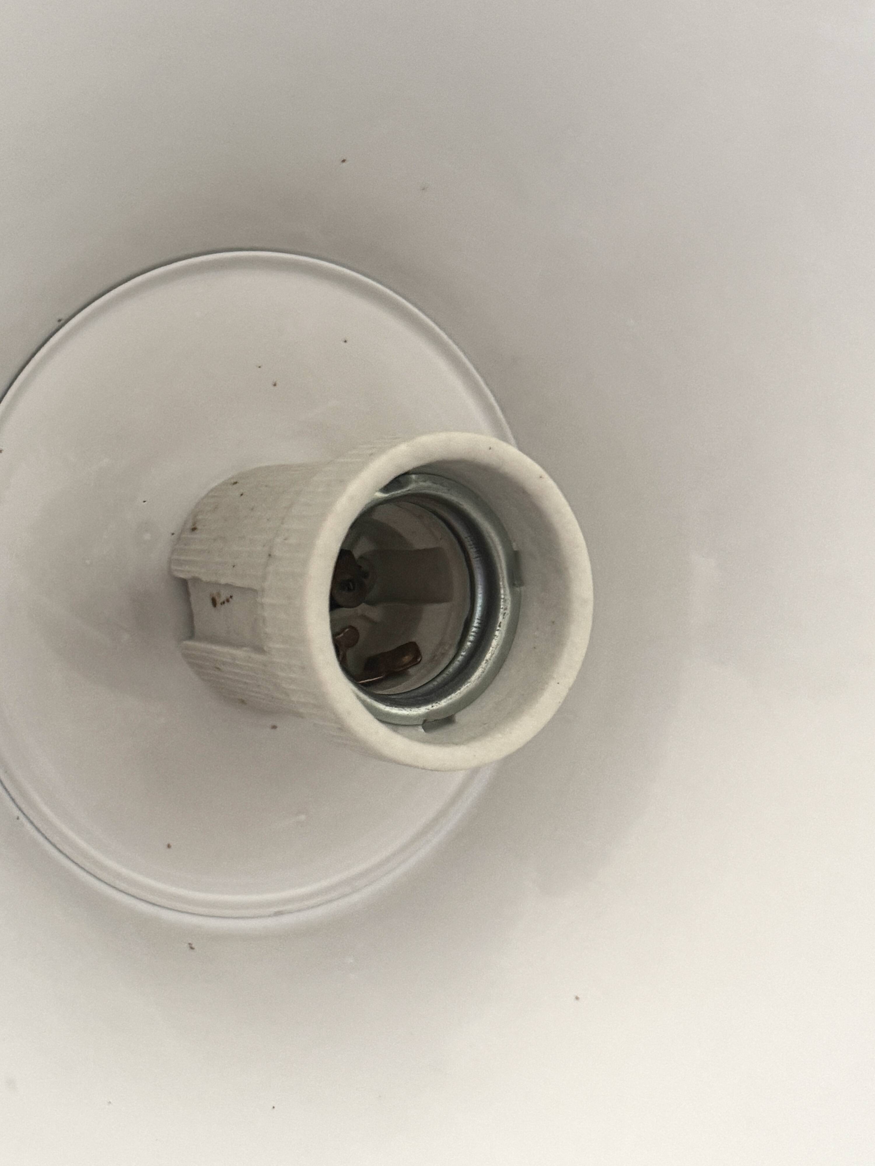 Grande suspension en métal blanc tulipe