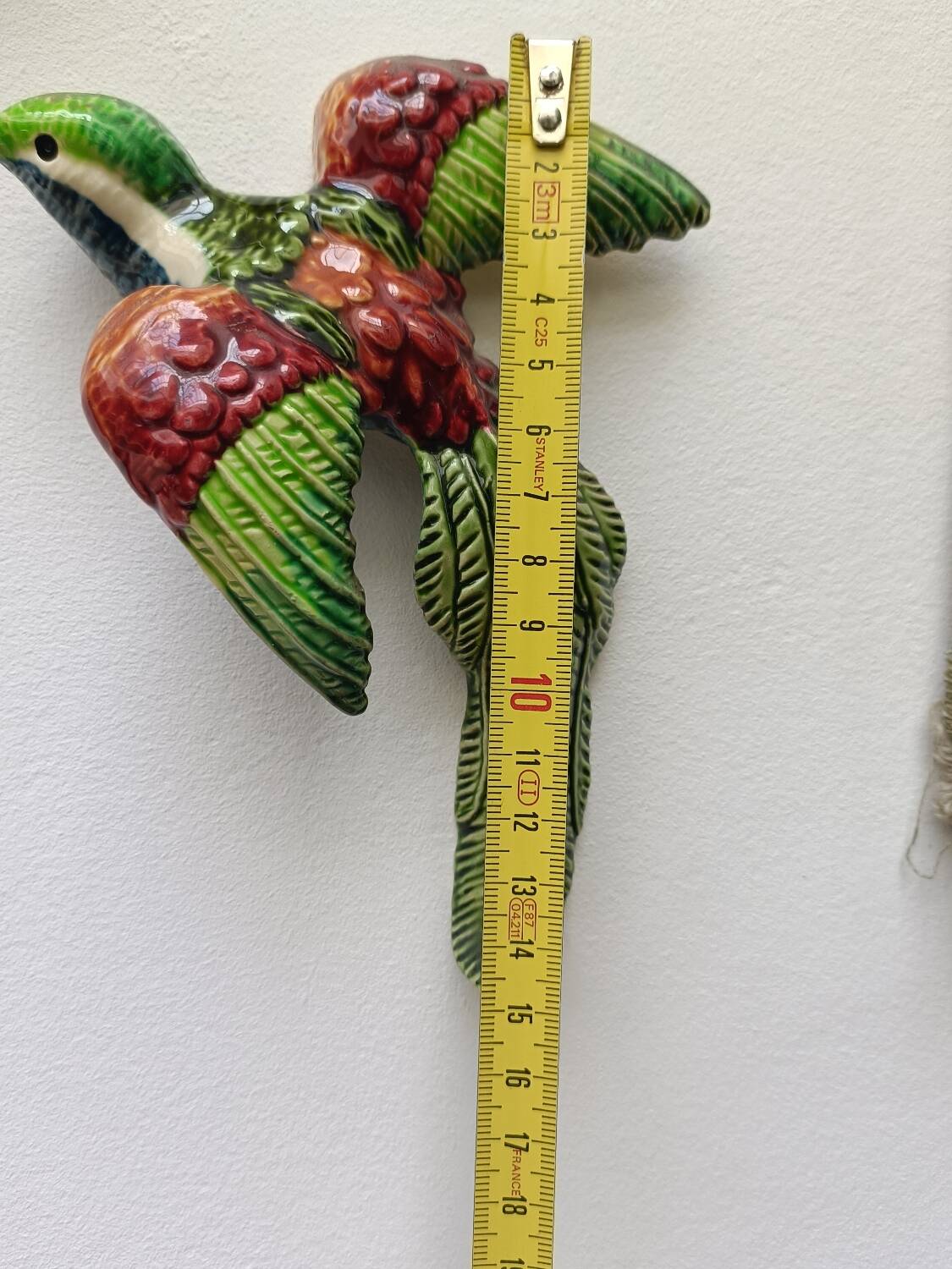 Two exotic birds in slip to hang