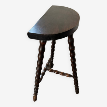 High tripod saddle stool