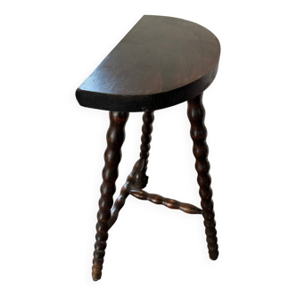 High tripod saddle stool