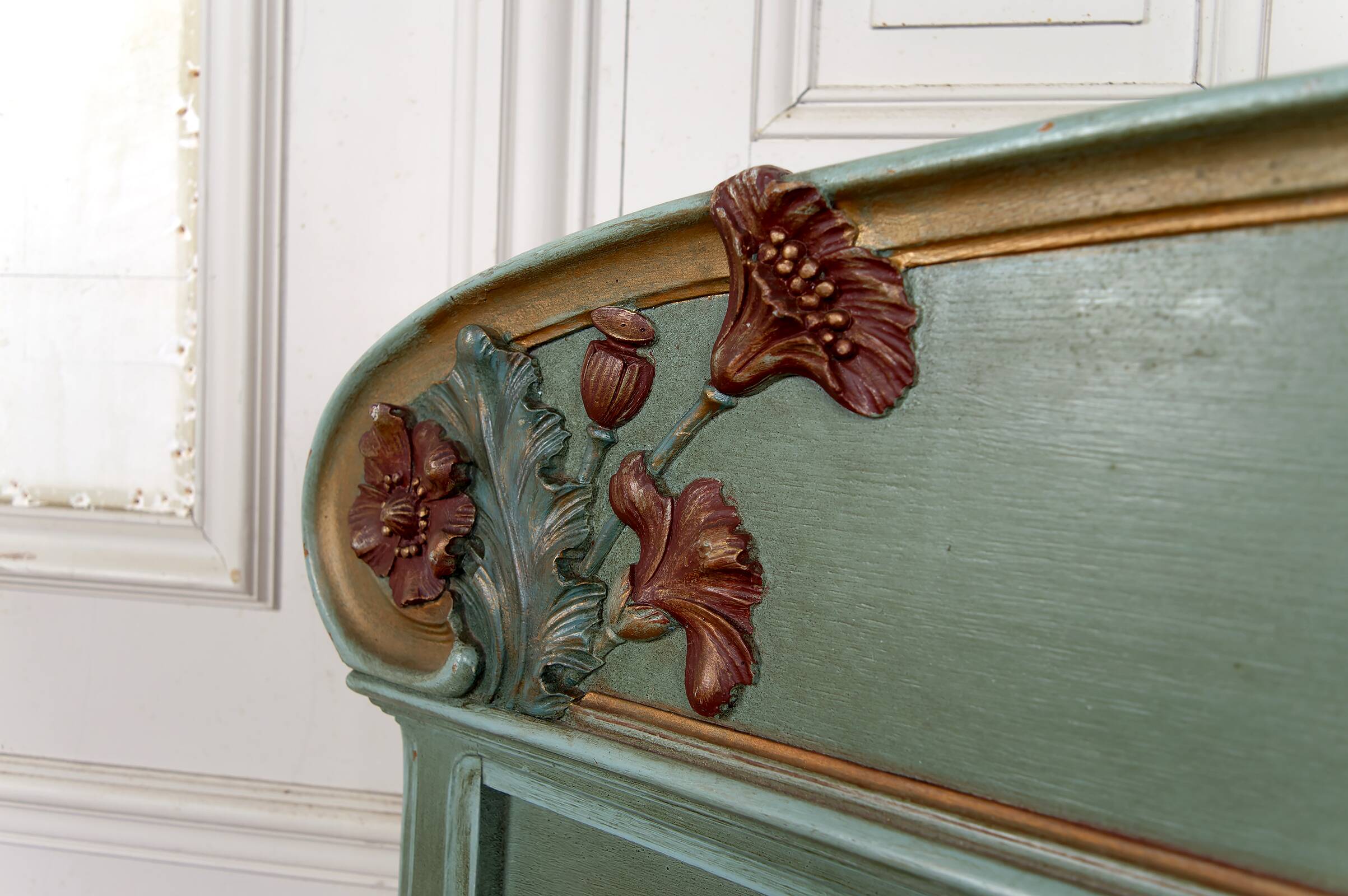 Art Nouveau bed in carved and painted wood, Poppies, Circa 1900