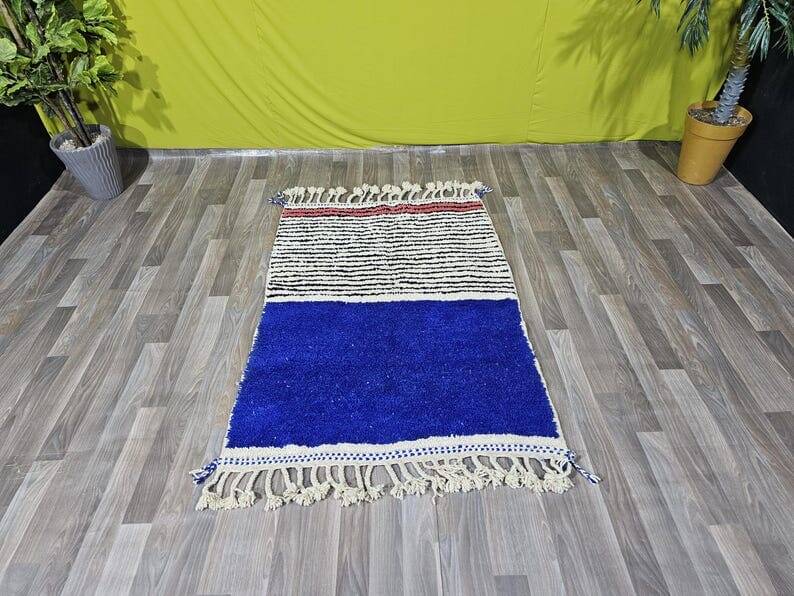 Beni Mrirt rug, handwoven, traditional blue, size 150 x 250 cm.