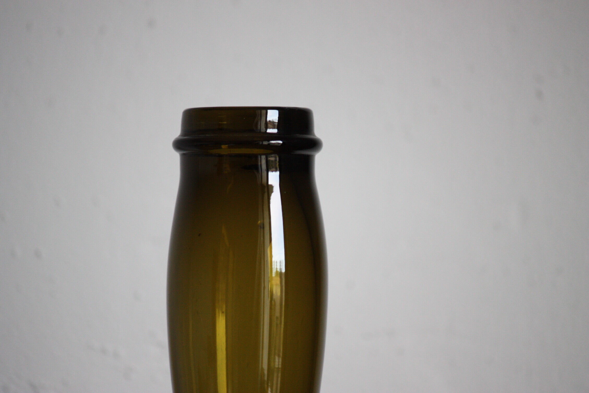 Grand model glass bottle