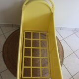 Lit de bébé vintage jaune