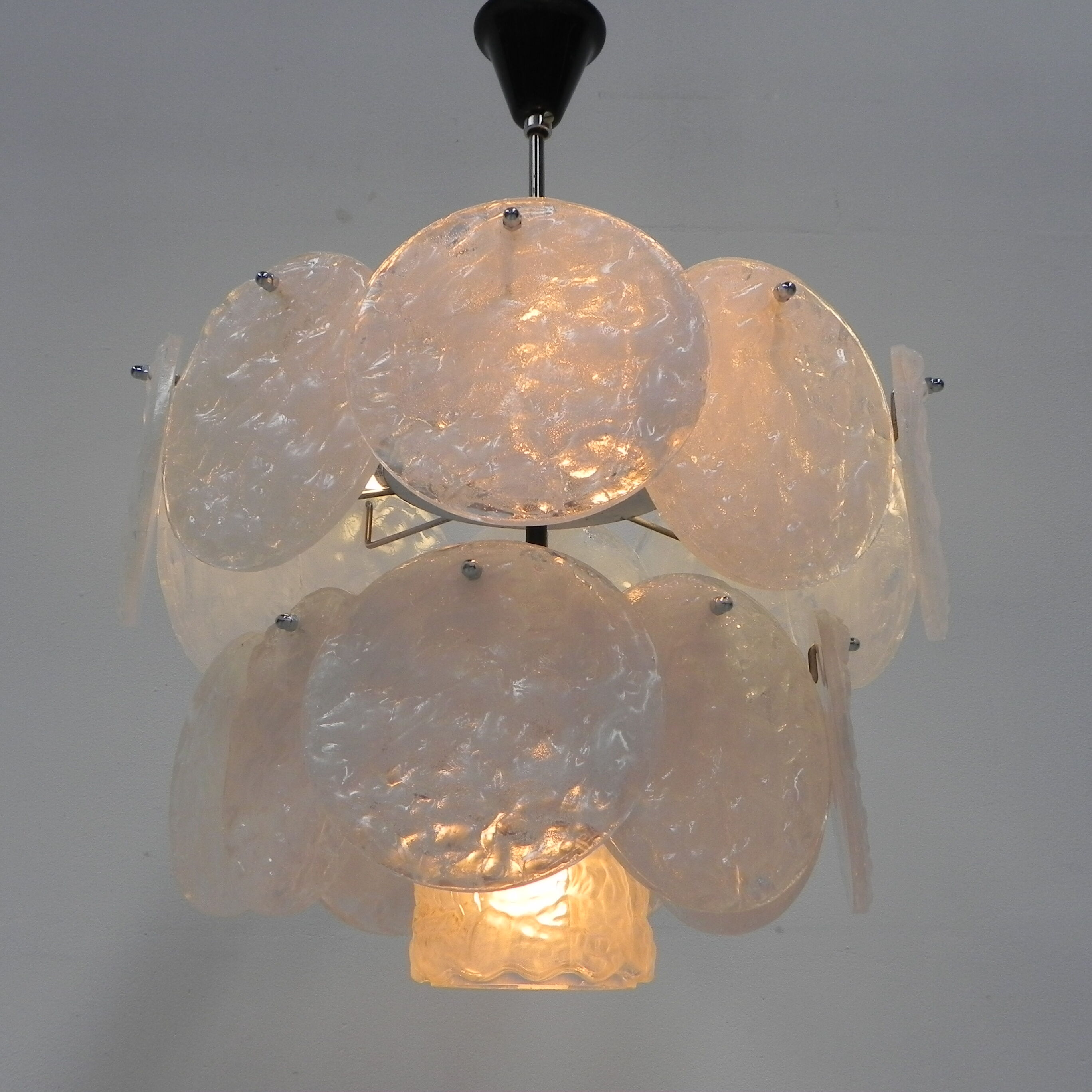 Frosted ice hanging lamp with 18 plastic discs