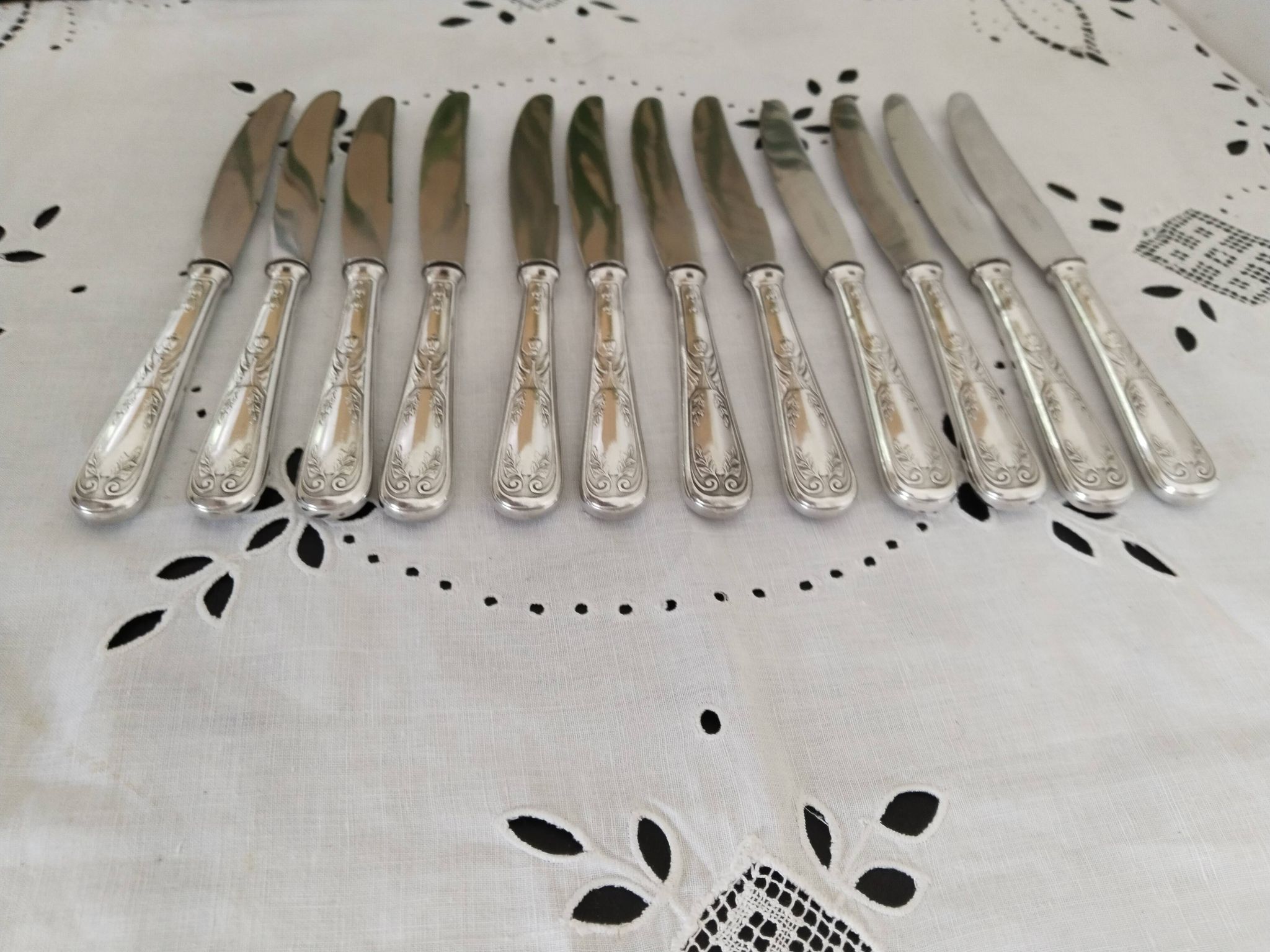 Set of 12 vintage knives, stainless steel blade and silver handle + box