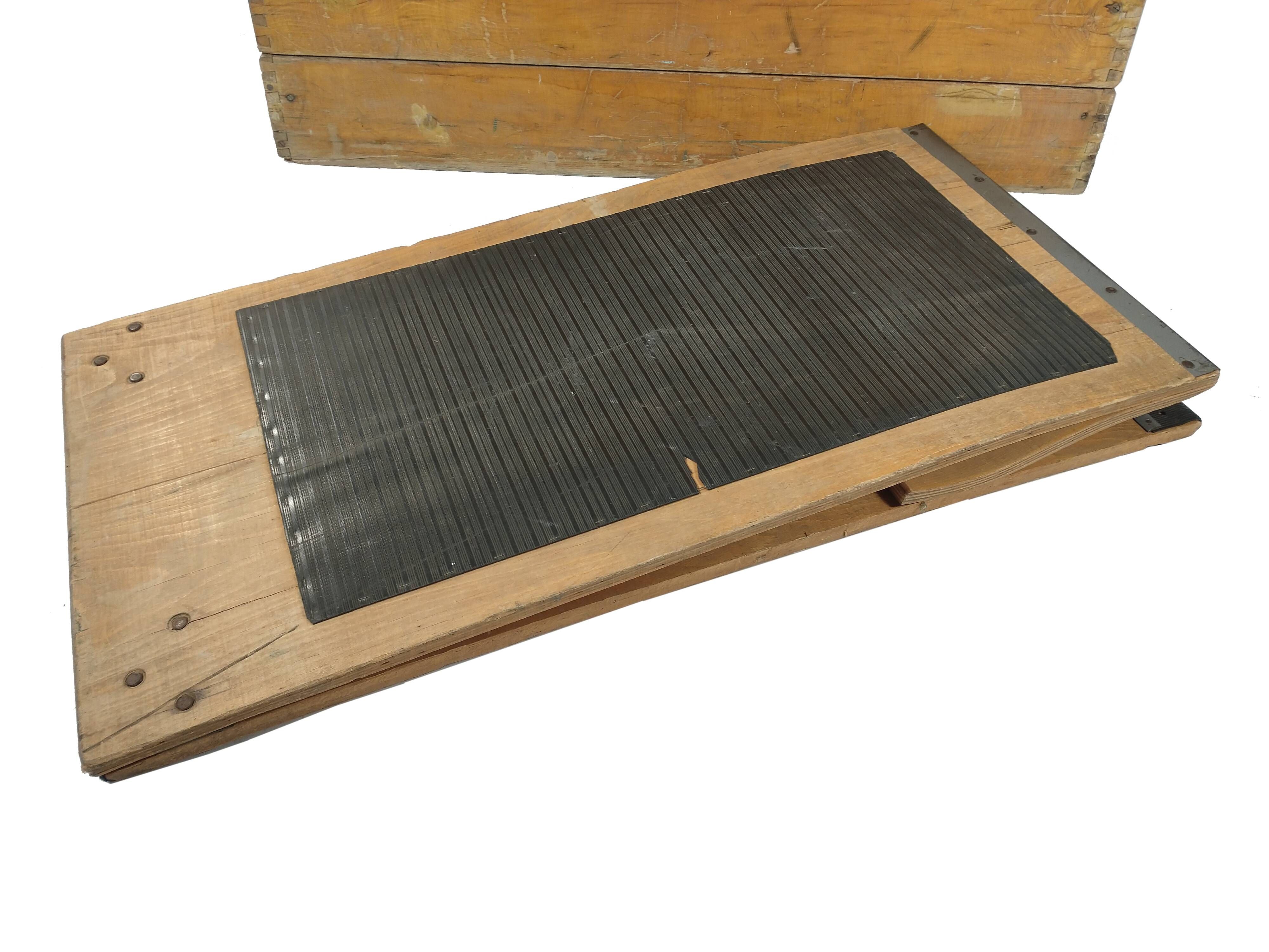 Antique wooden and leather gymnastic box with a jumping hill, 1930er