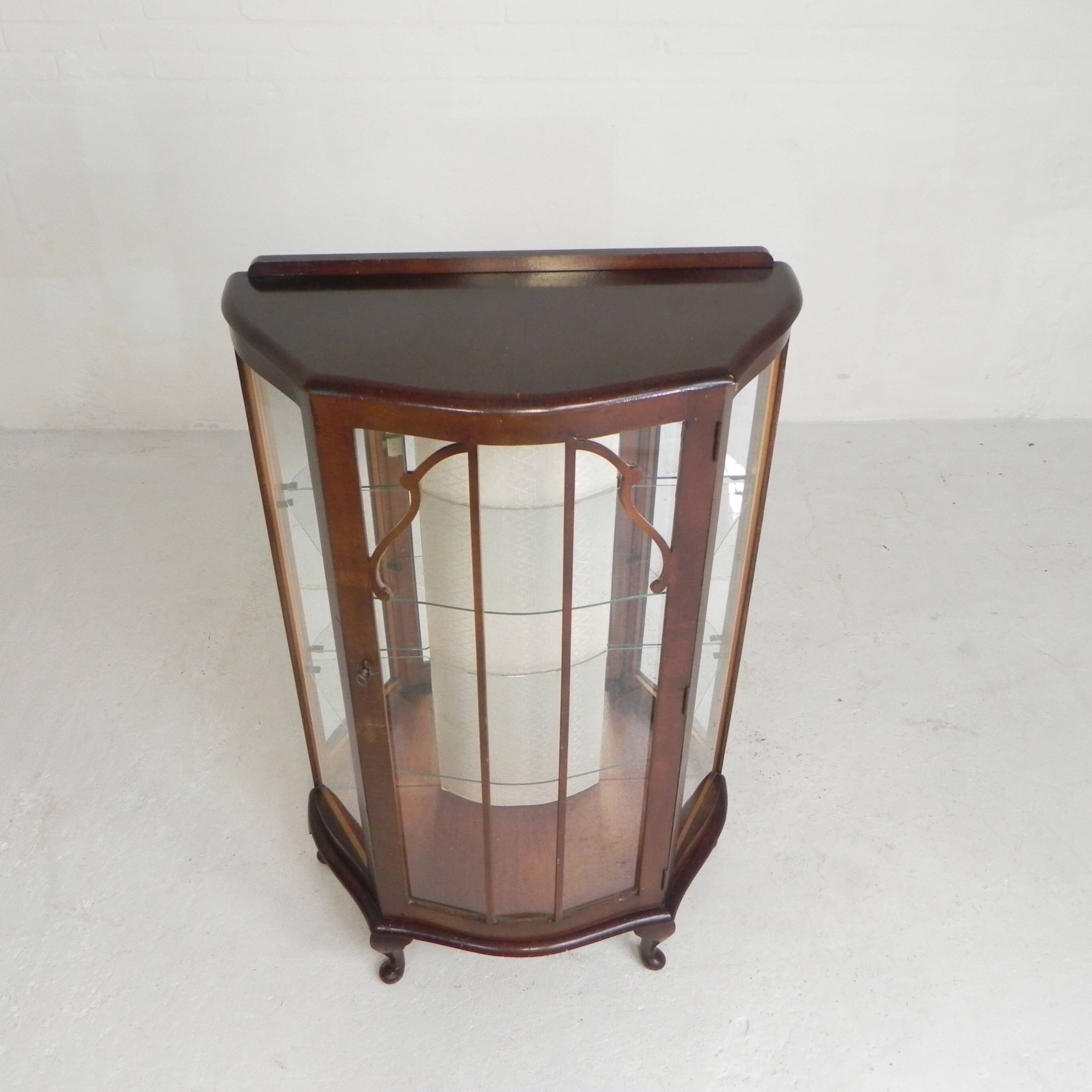 English Art Deco display cabinet on ornate legs, 1930s