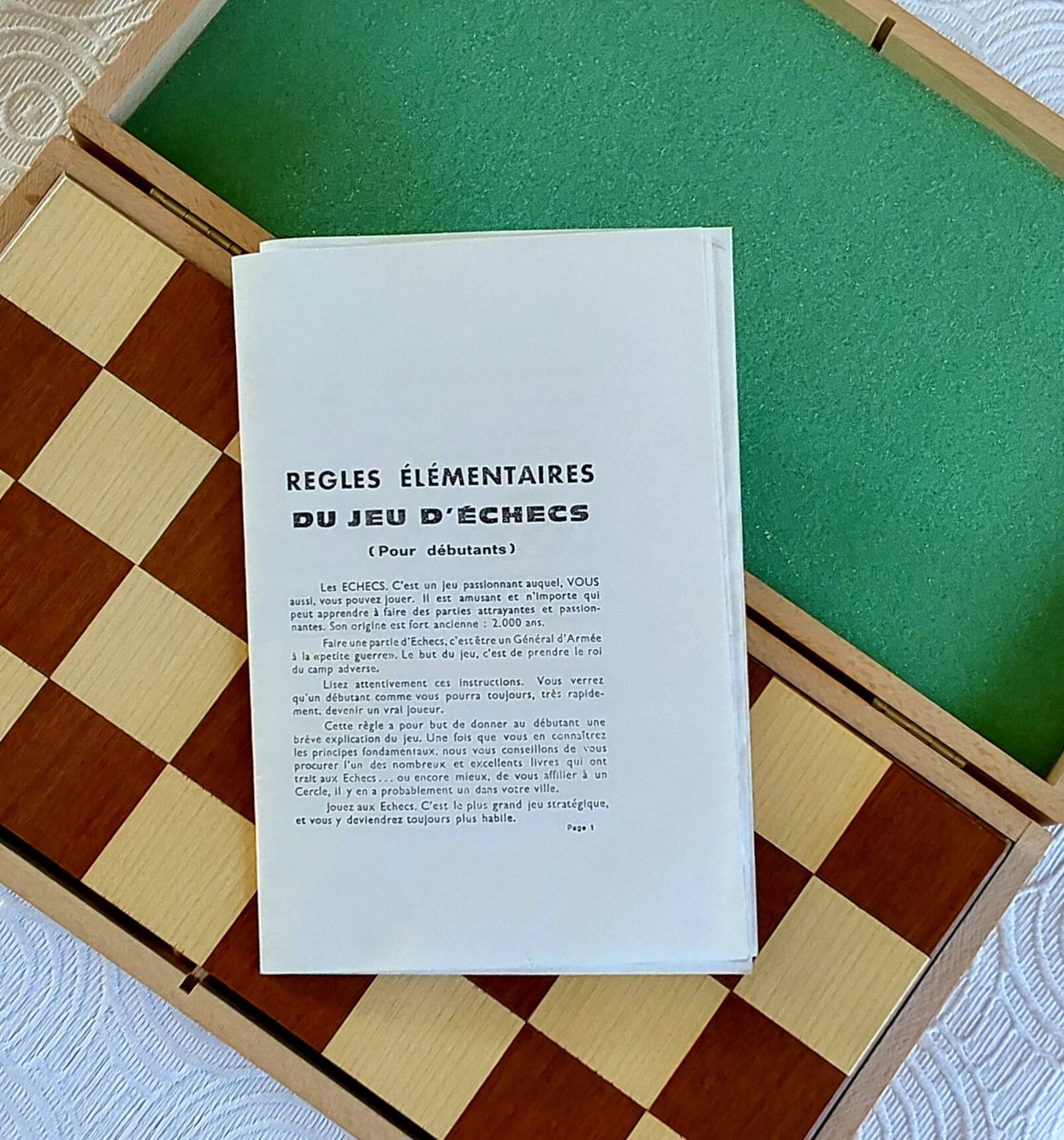 Vintage lardy international chess set