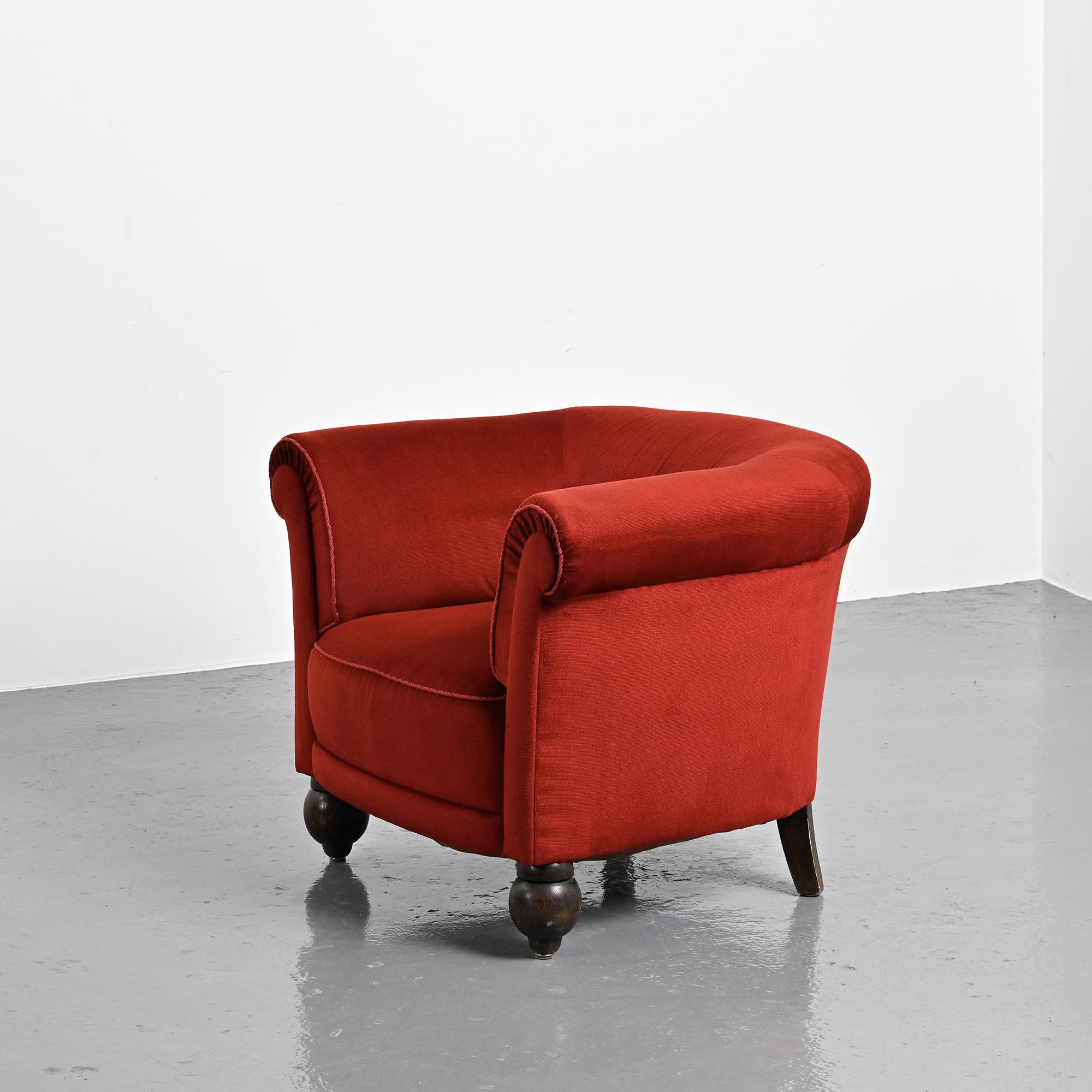 Paire de fauteuils en velours rouge, travail Art Déco, France, années 1920