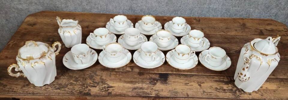 tea or coffee service in porcelain, Louis XV Rocaille style, 19th century