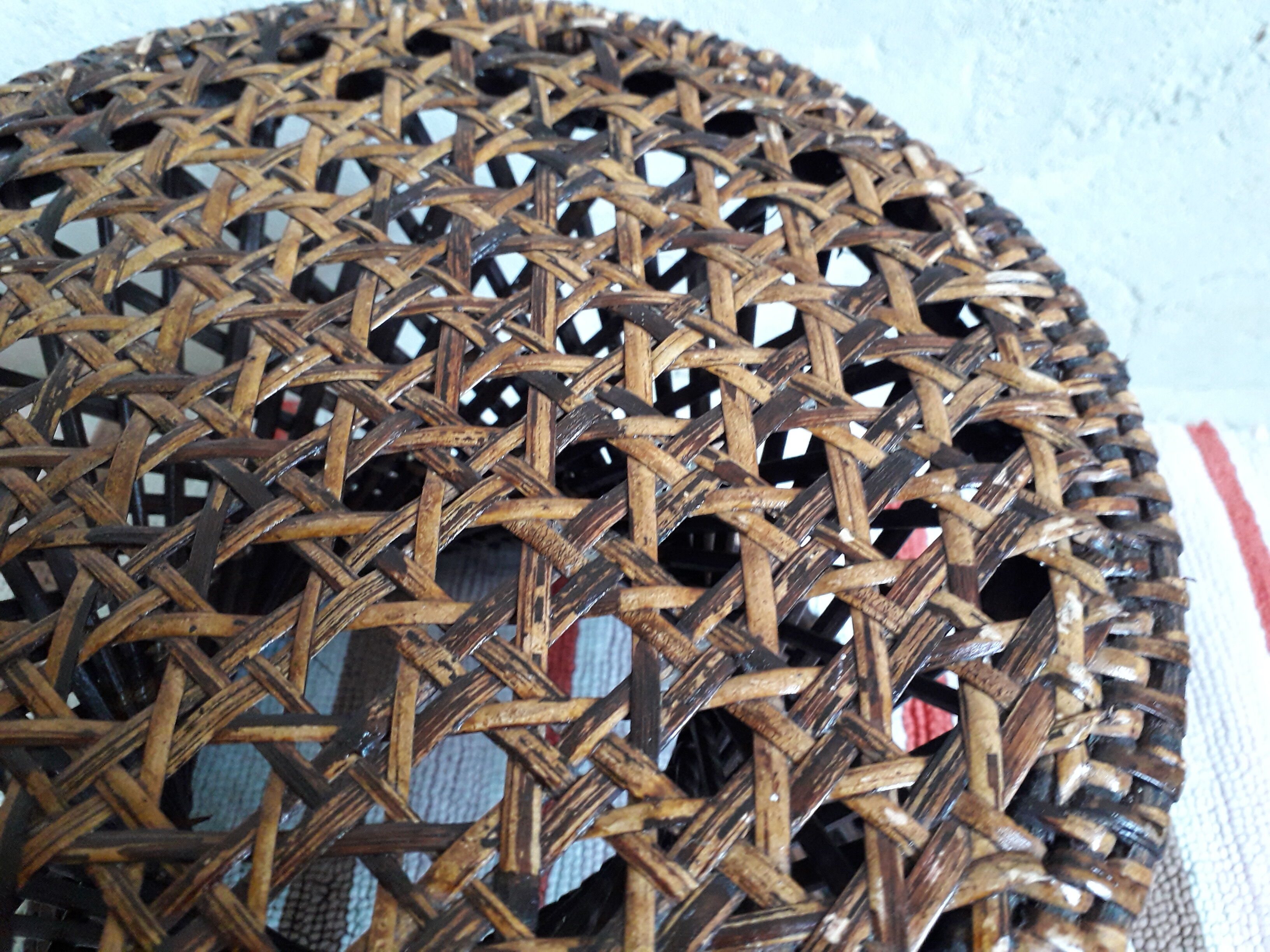 Diabolo rattan stool