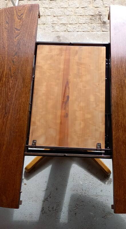 Vintage round extendable wooden table.