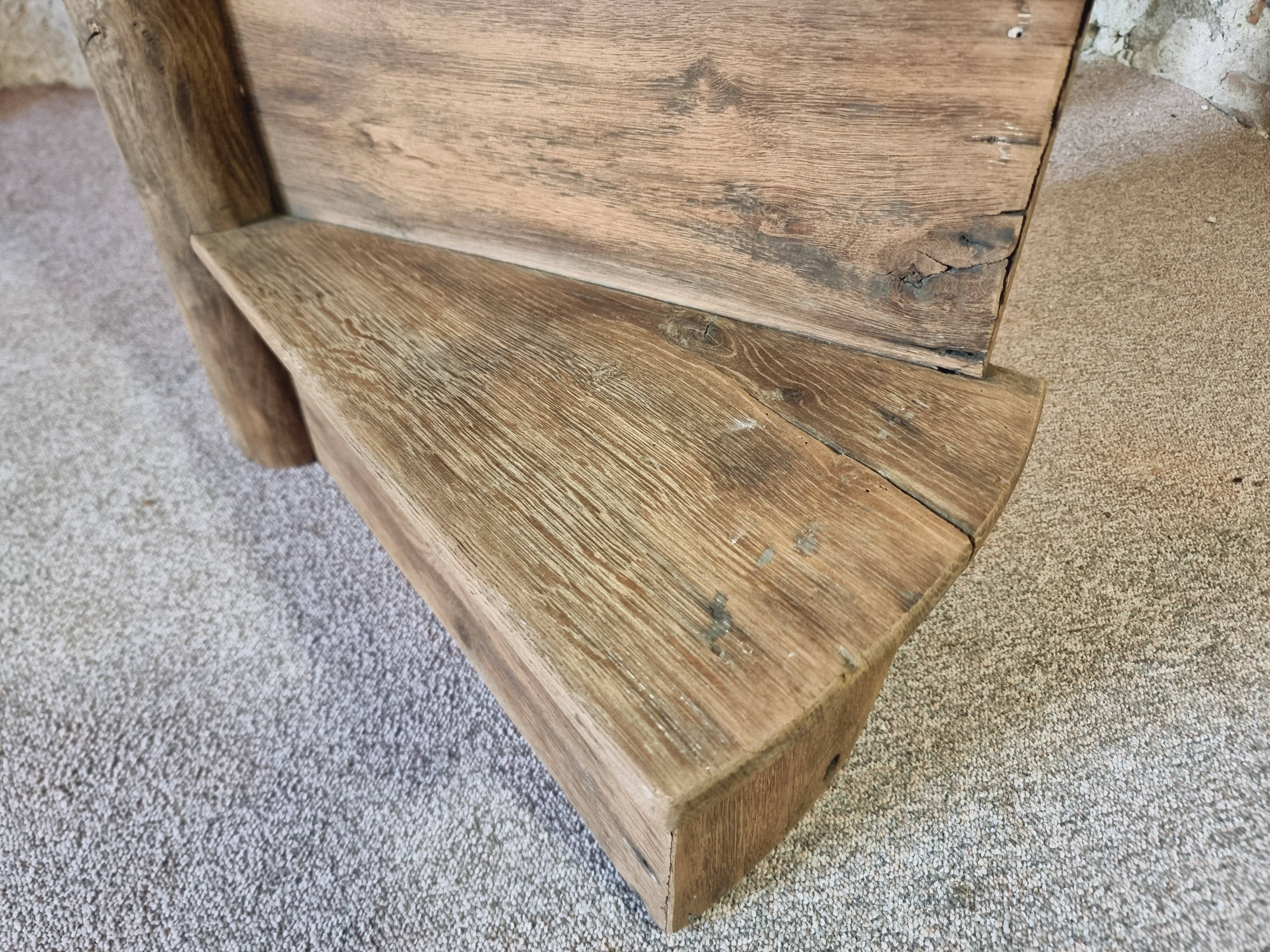 Segment of a spiral staircase in solid oak, early 19th century.