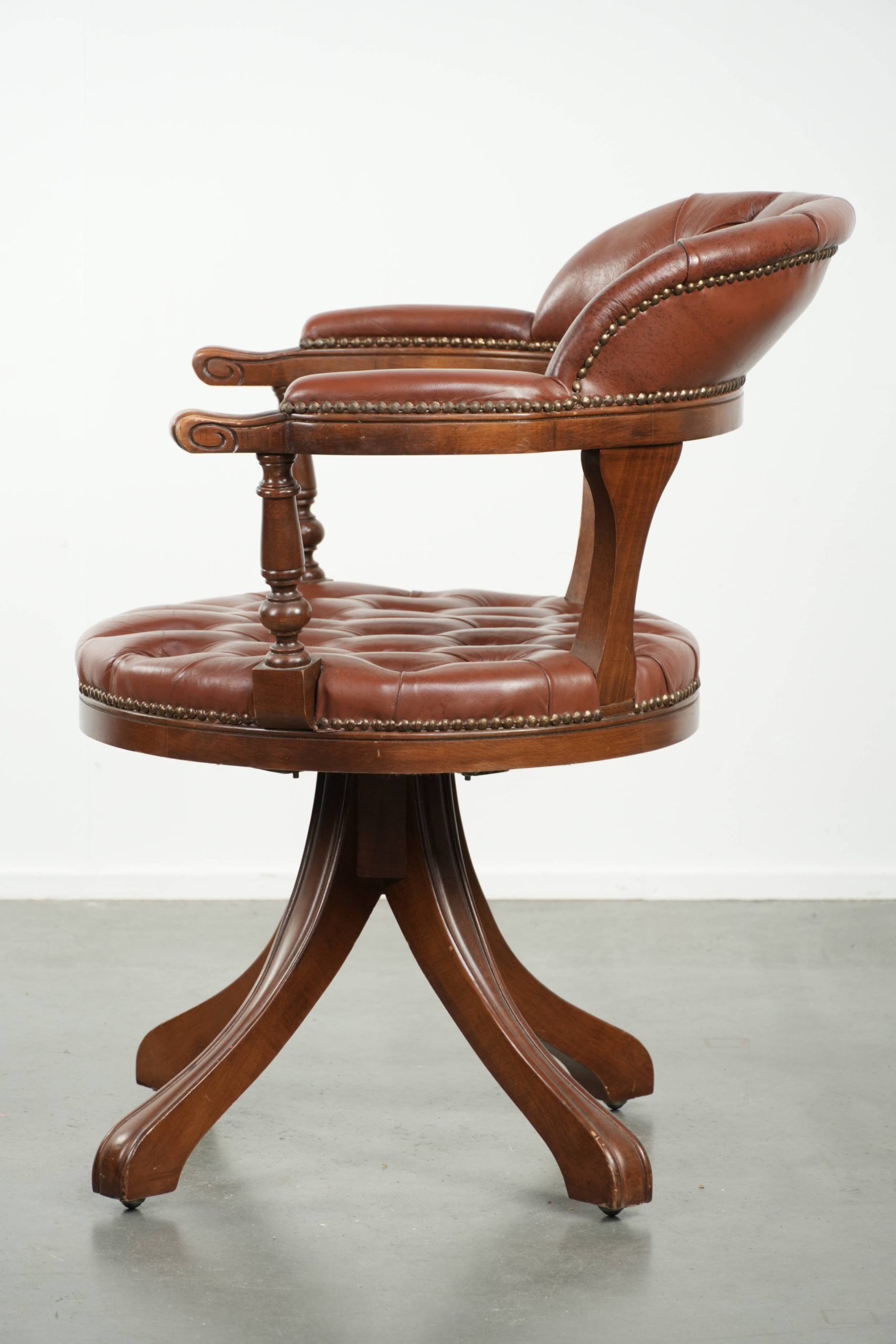 Rotating English style Chesterfield office chair in brown cow leather