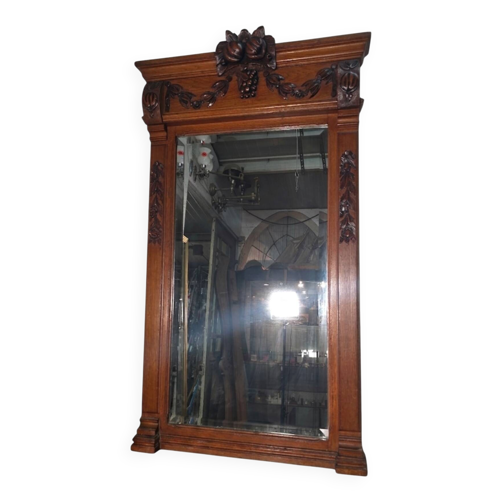 Bevelled mirror in carved wood