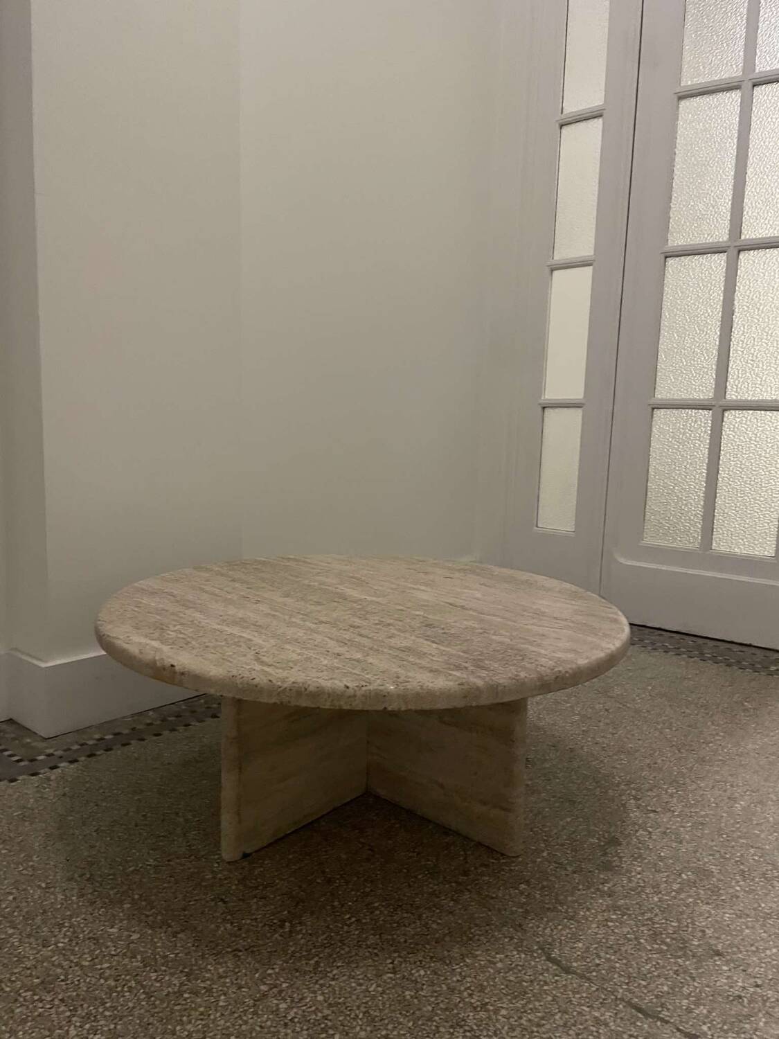 Table basse ronde en travertin, Italy, 1970s