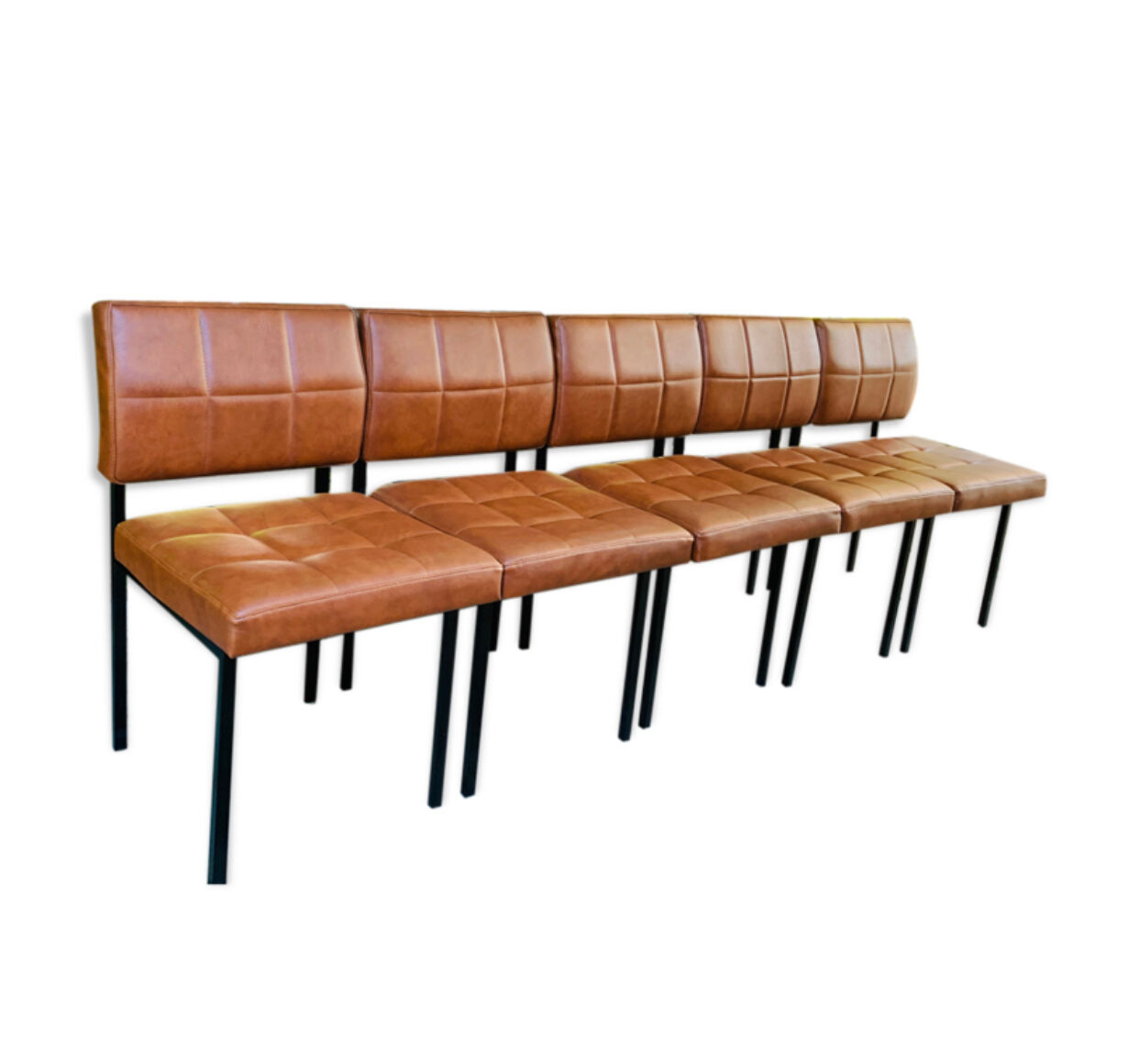 Suite de 5 chauffeuses skaï fauve 1950