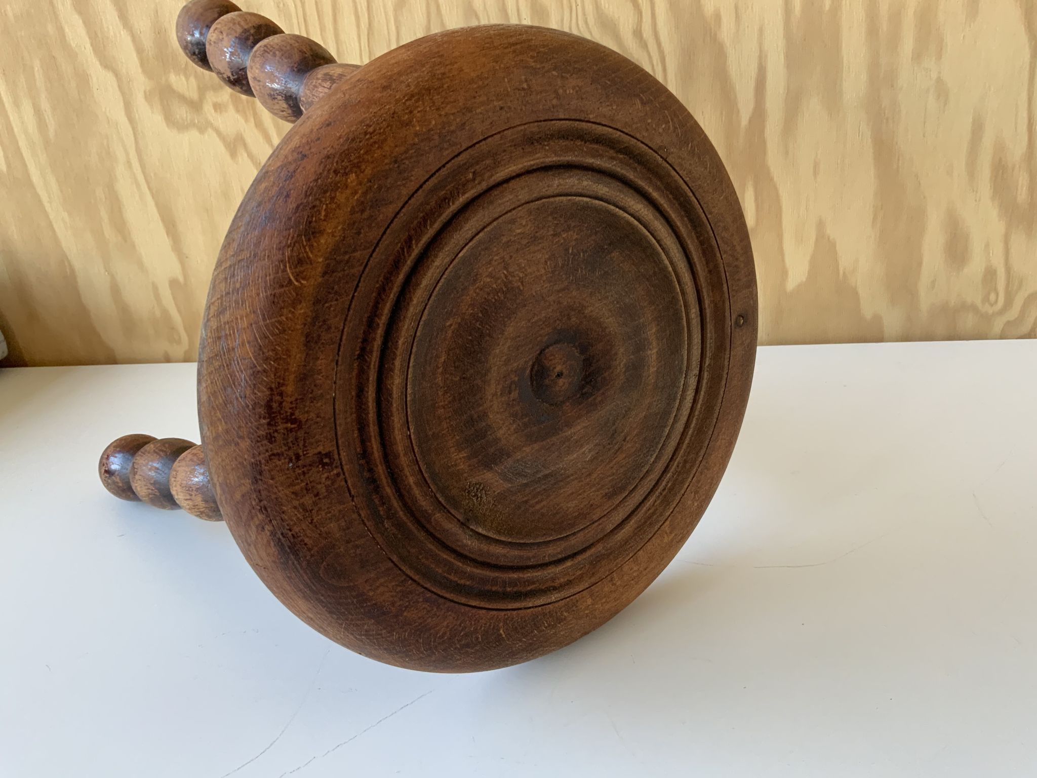 Tabouret tripode