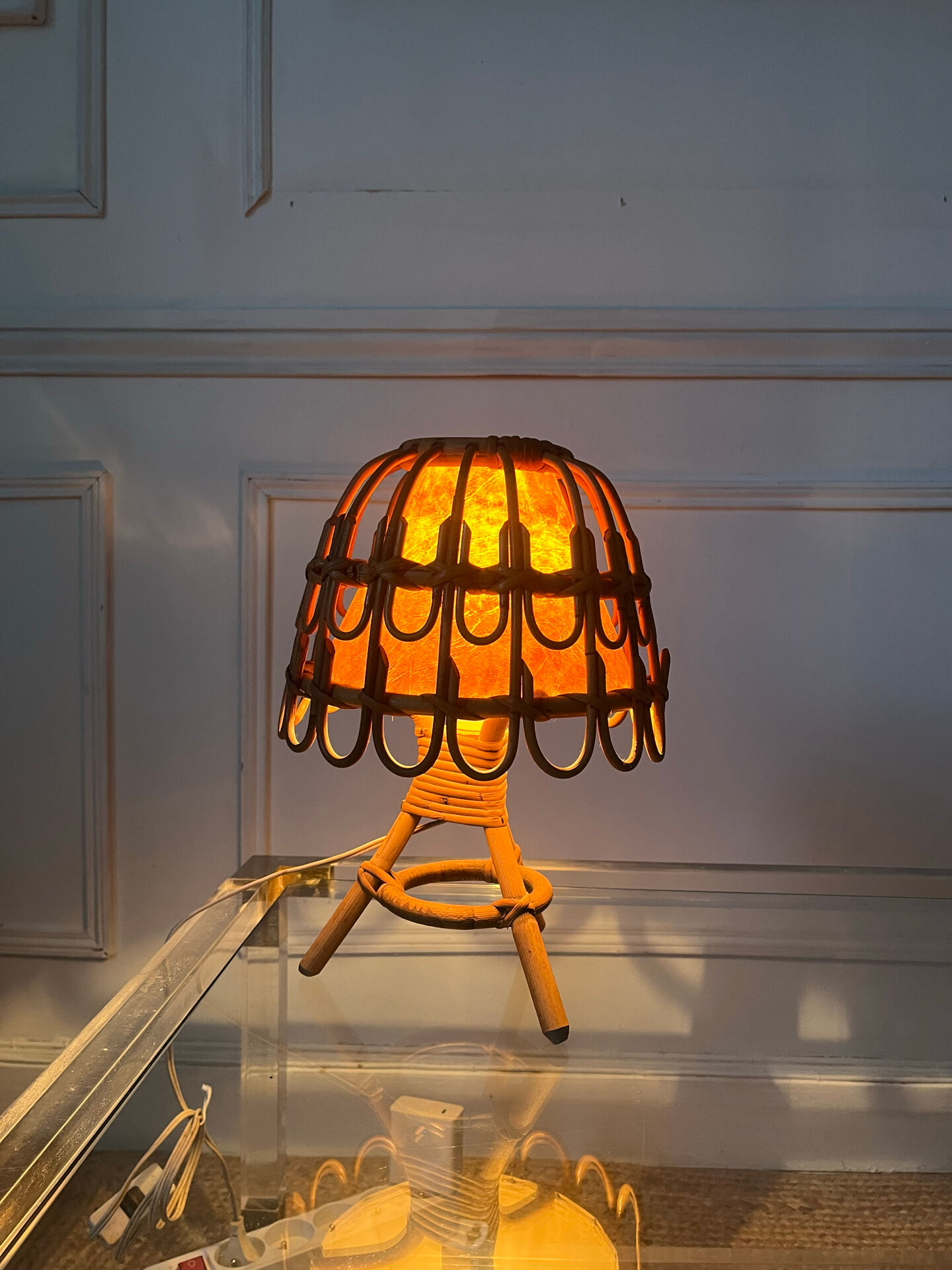 Lampe en rotin Louis Sognot années 1960