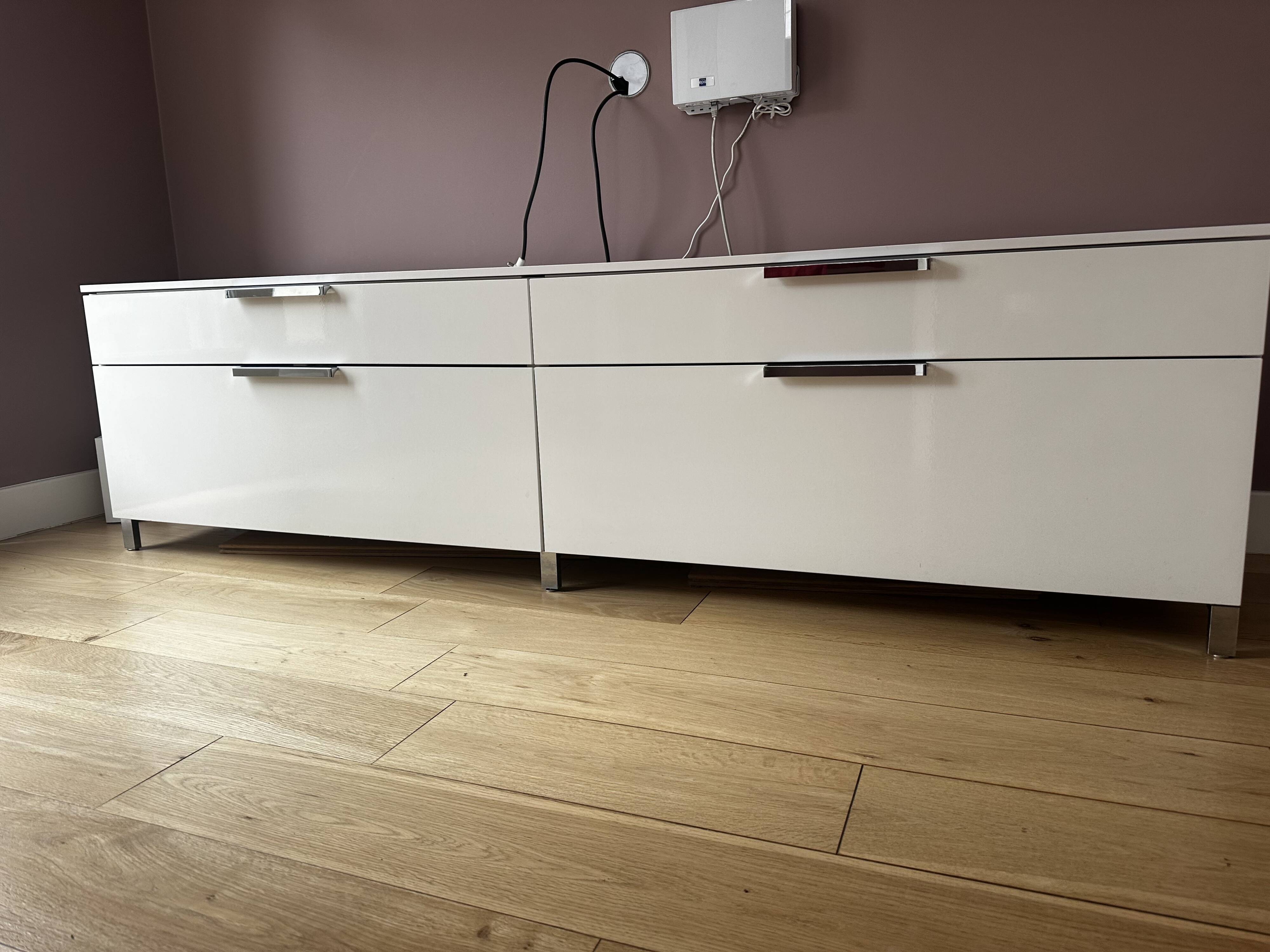 Cinna white lacquered TV stand - Everywhere Collection