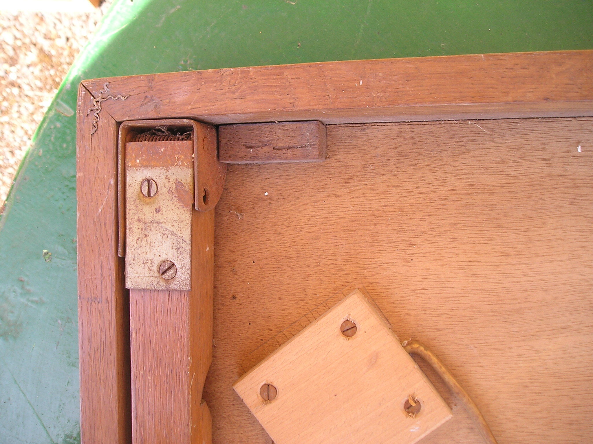 Folding bridge table