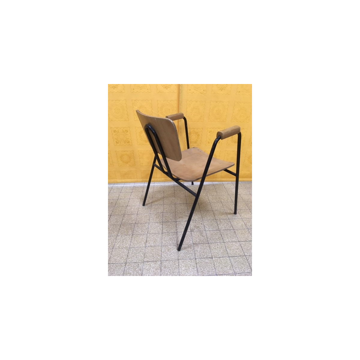 Fauteuil d'époque modèle Cecilpila estampillé Stella