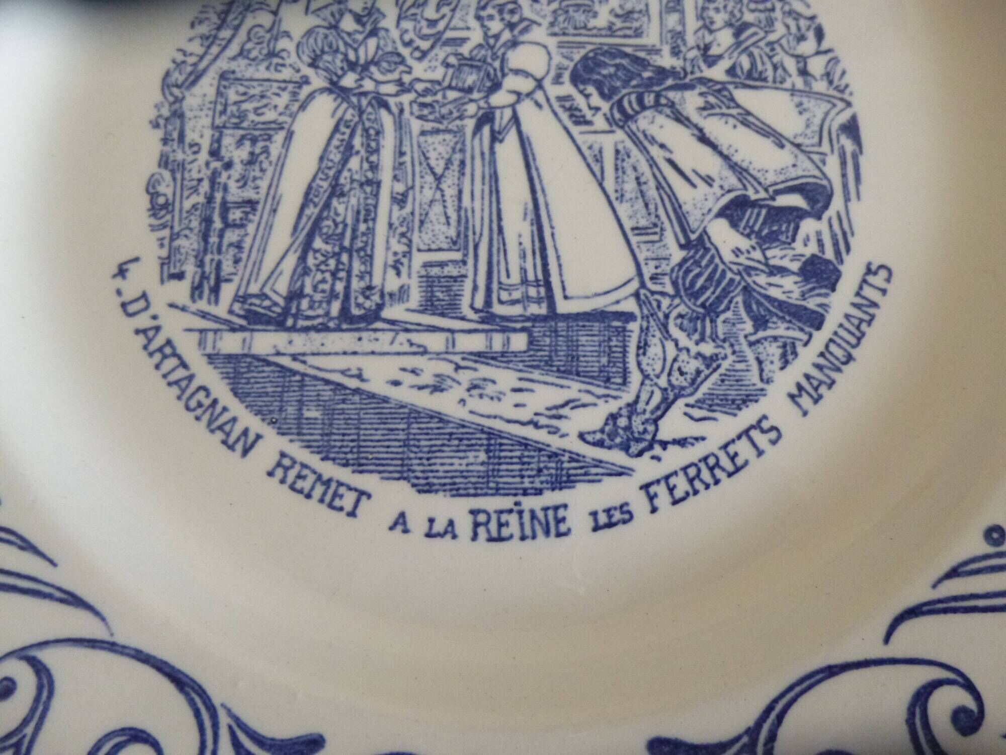 4 assiettes publicitaires Yoplait- Les 3 mousquetaires