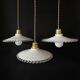 Lot de 3 suspensions vintage en opaline blanche festonnée, France