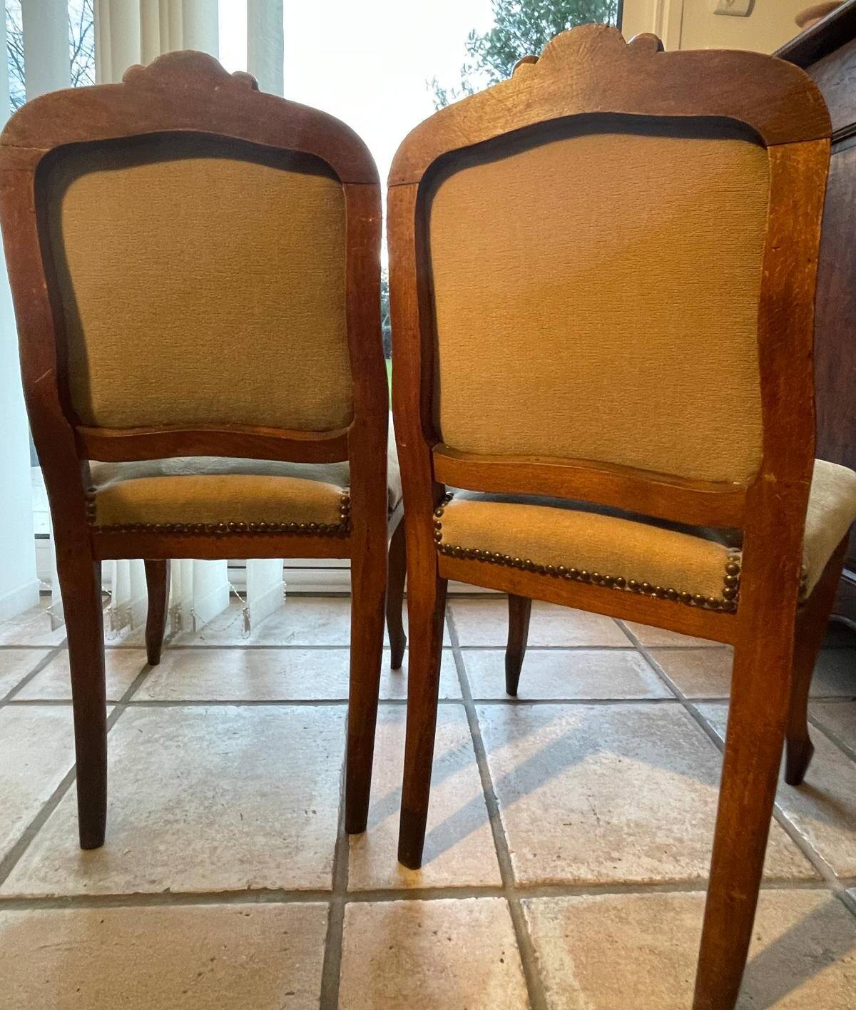 Lot of 2 antique Louis XV style chairs, carved solid wood.