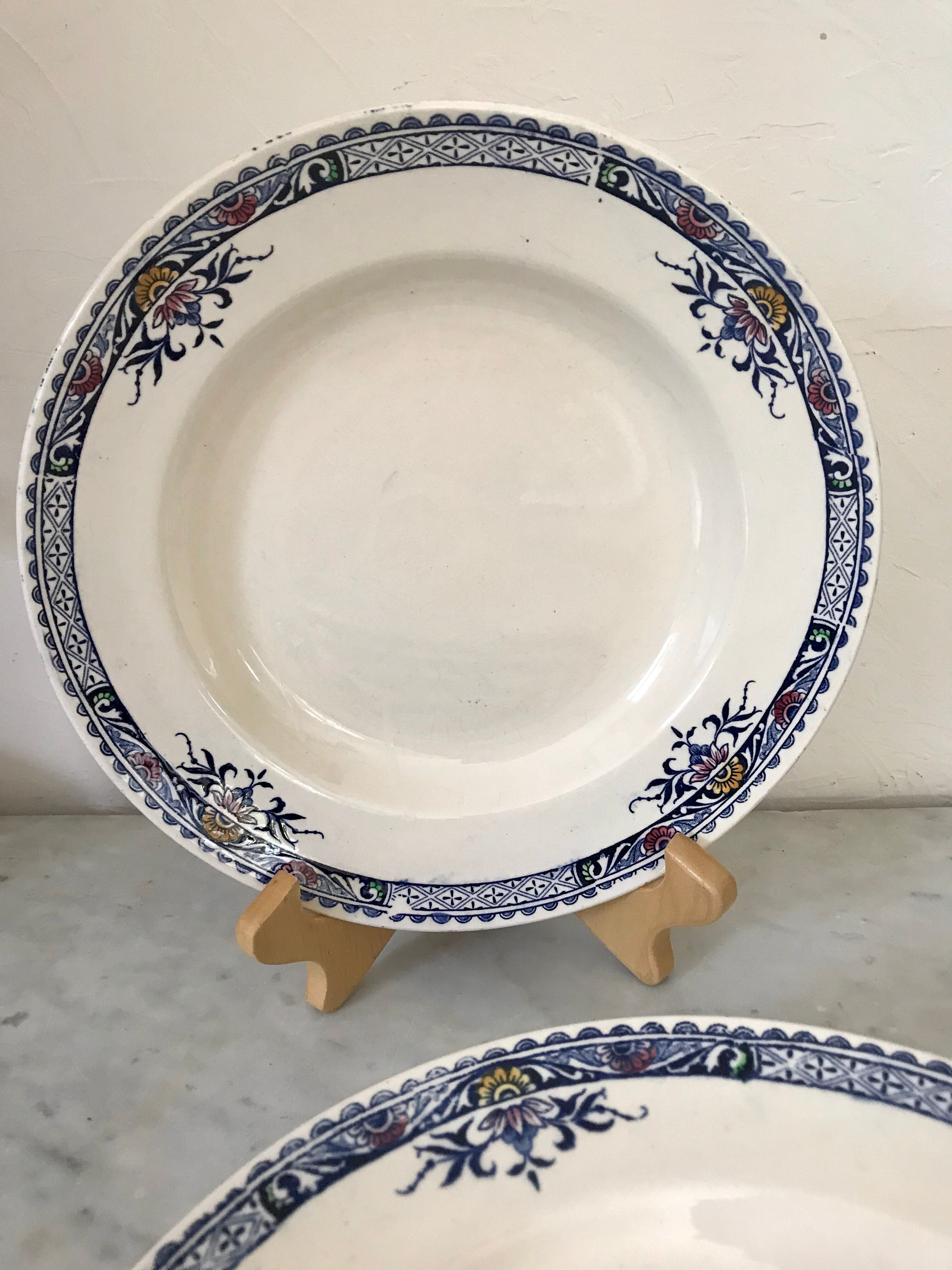 Lot of 5 lily Longchamp hollow plates, iron earth