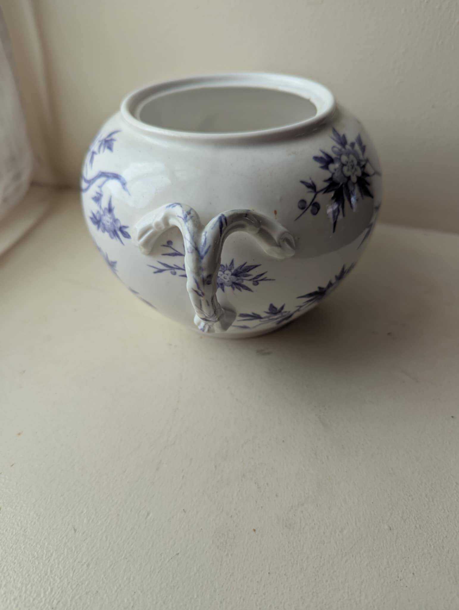 Sargemines porcelain sugar bowl