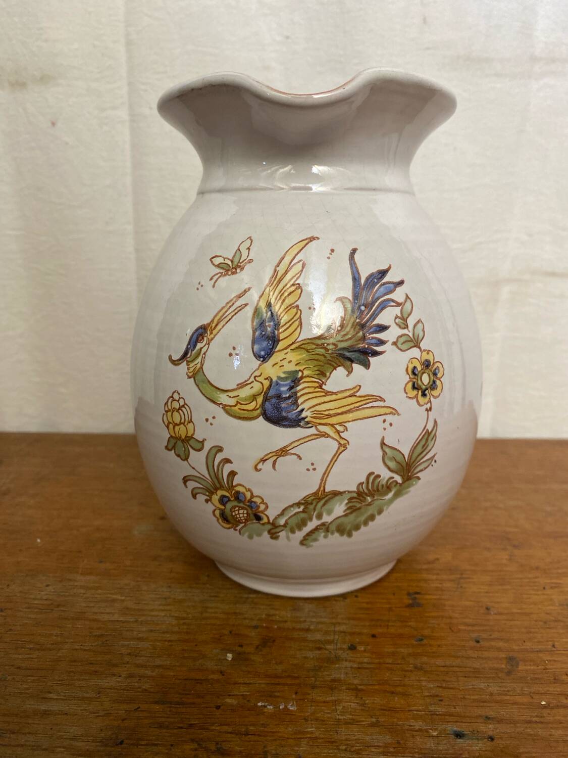 Pichet ancien en céramique de Moustiers blanche décor peint, France