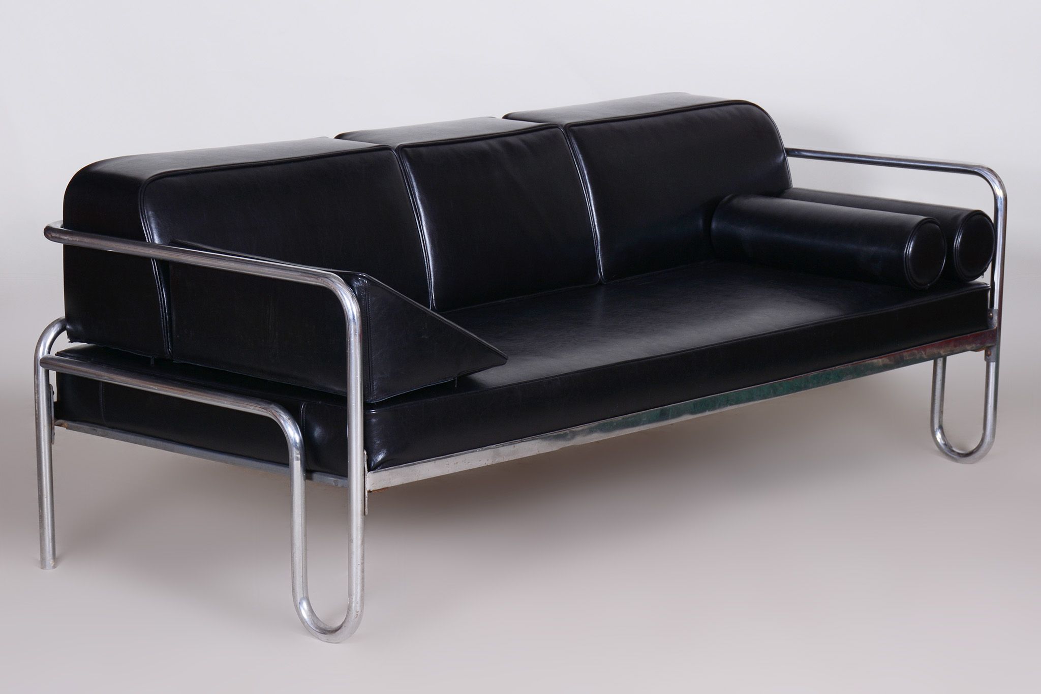 Restored black bauhaus sofa, high-quality leather, chrome-plated steel, 1930s