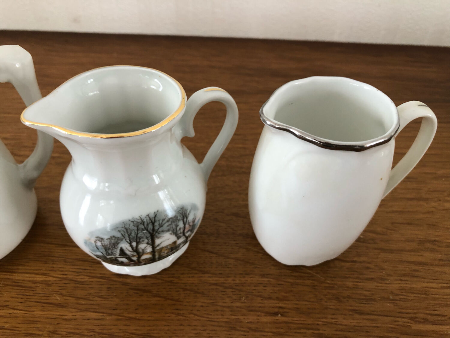 Lot de 4 cruches à lait en porcelaine Vintage