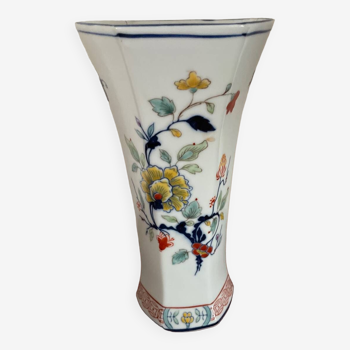 Chinese pattern porcelain vase