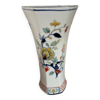 Chinese pattern porcelain vase