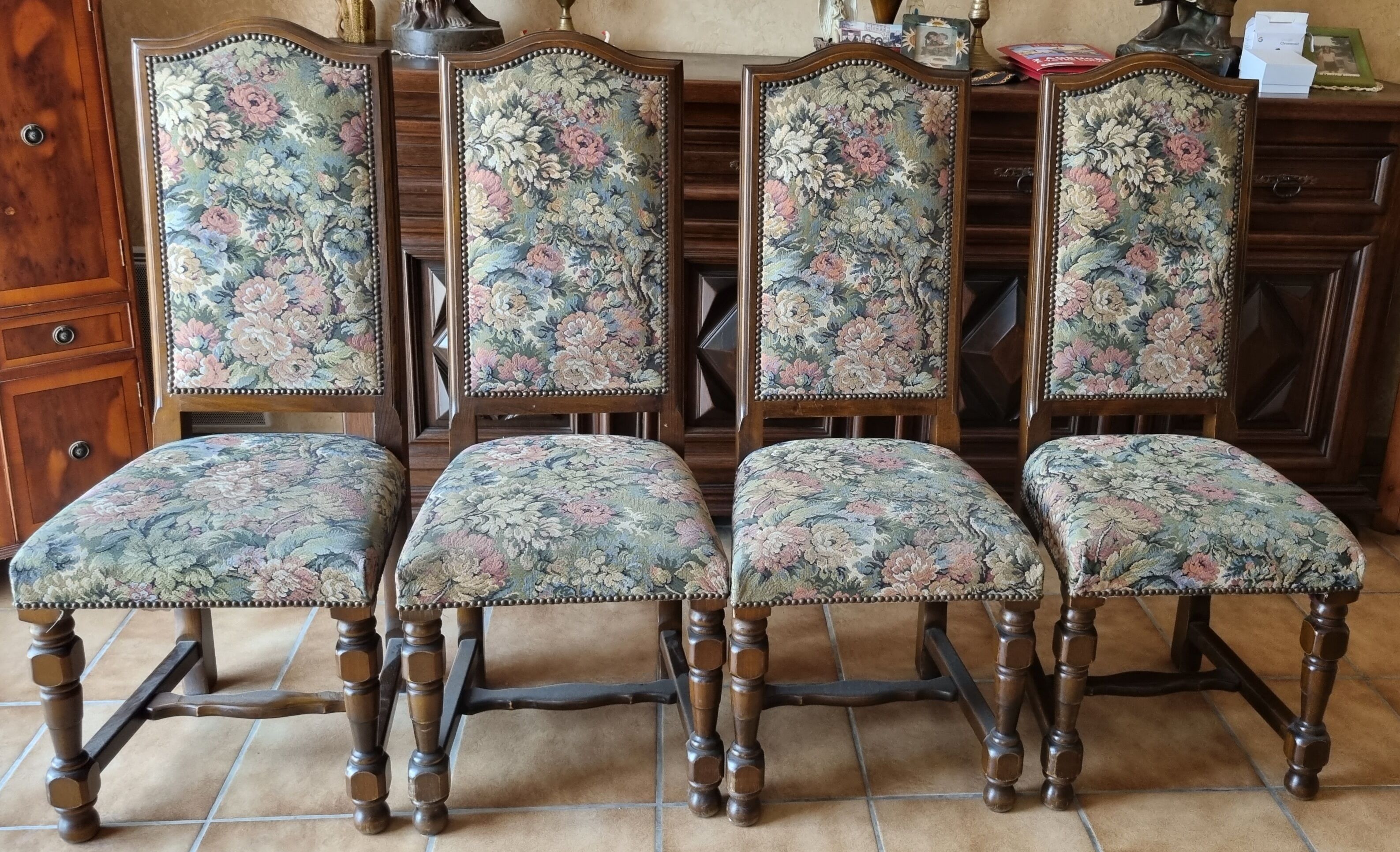 Lot 4 antique chairs