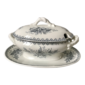 Sauce boat Terre de Fer Société Céramique Maestricht model Thistle made in Holland late nineteenth century