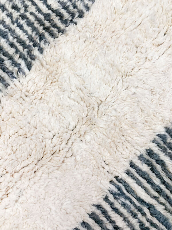 Tapis berbère marocain Boujaad écru à motifs gris 236x170cm