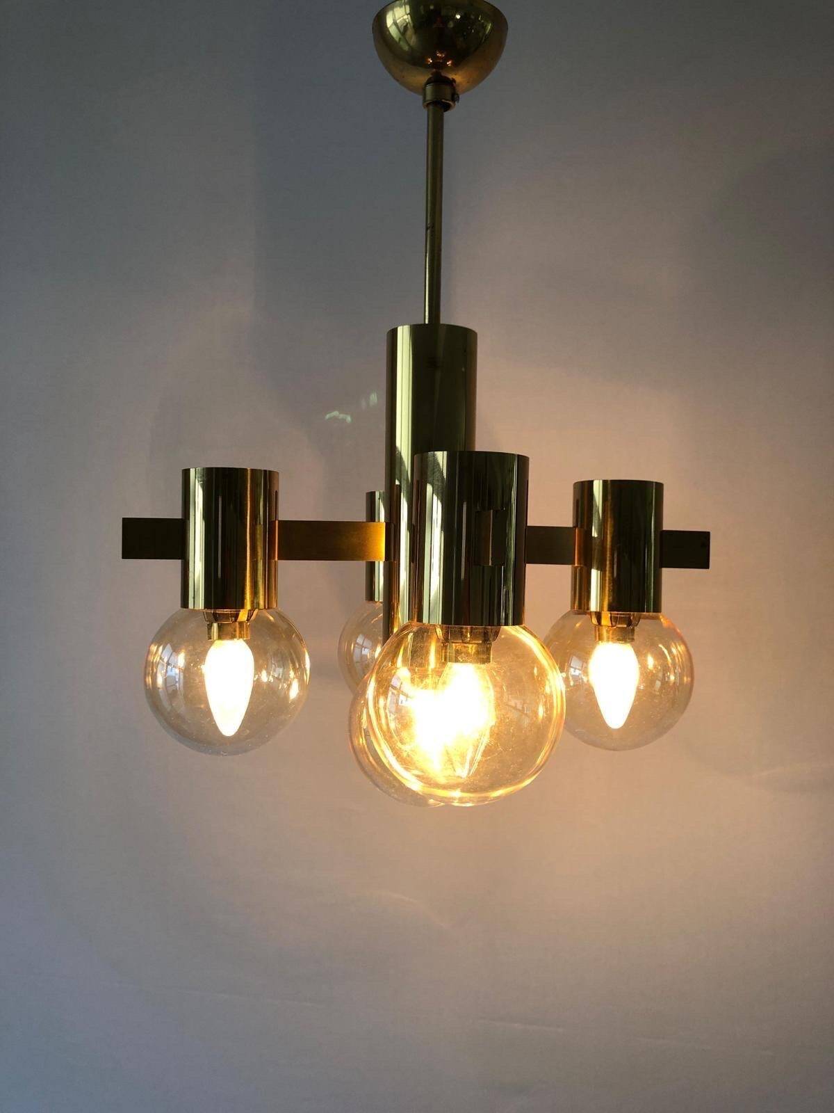Lustre en laiton et verre fumé attr. H. Agnes Jacobsson, années 1960, Suède