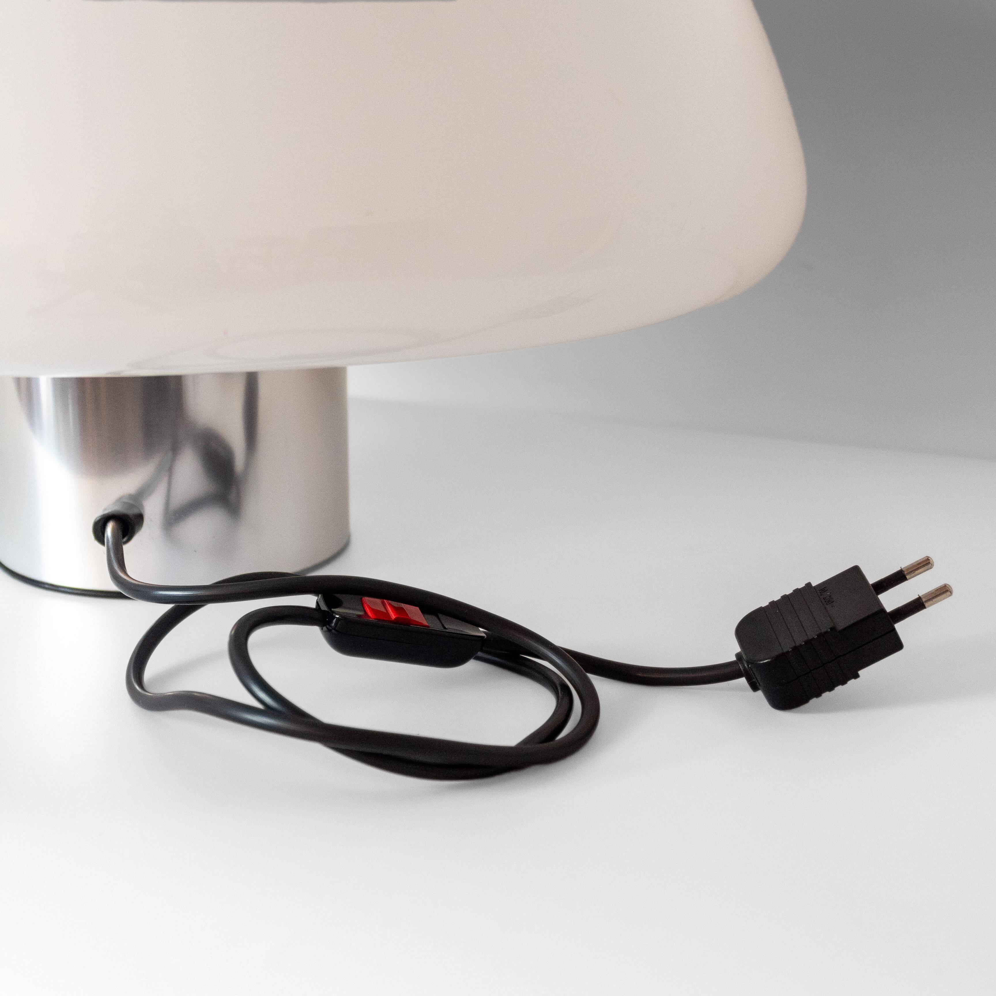 Lampe de table Guzzini de style spatial, modèle 4030, Italie 1970