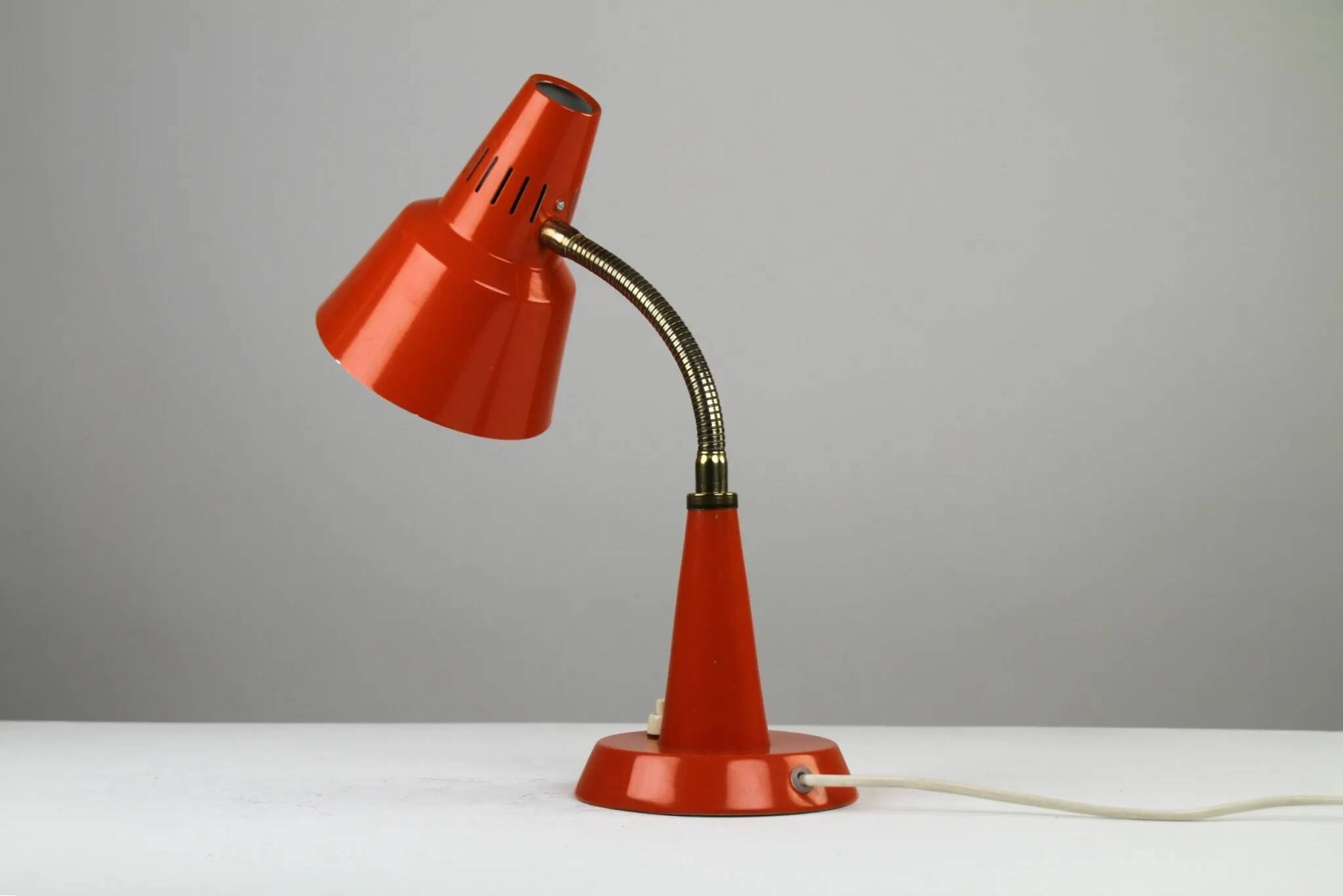 Gemi Model 600/5 Table or Desk Lamp – Swedish Modernism in Burnt Orange