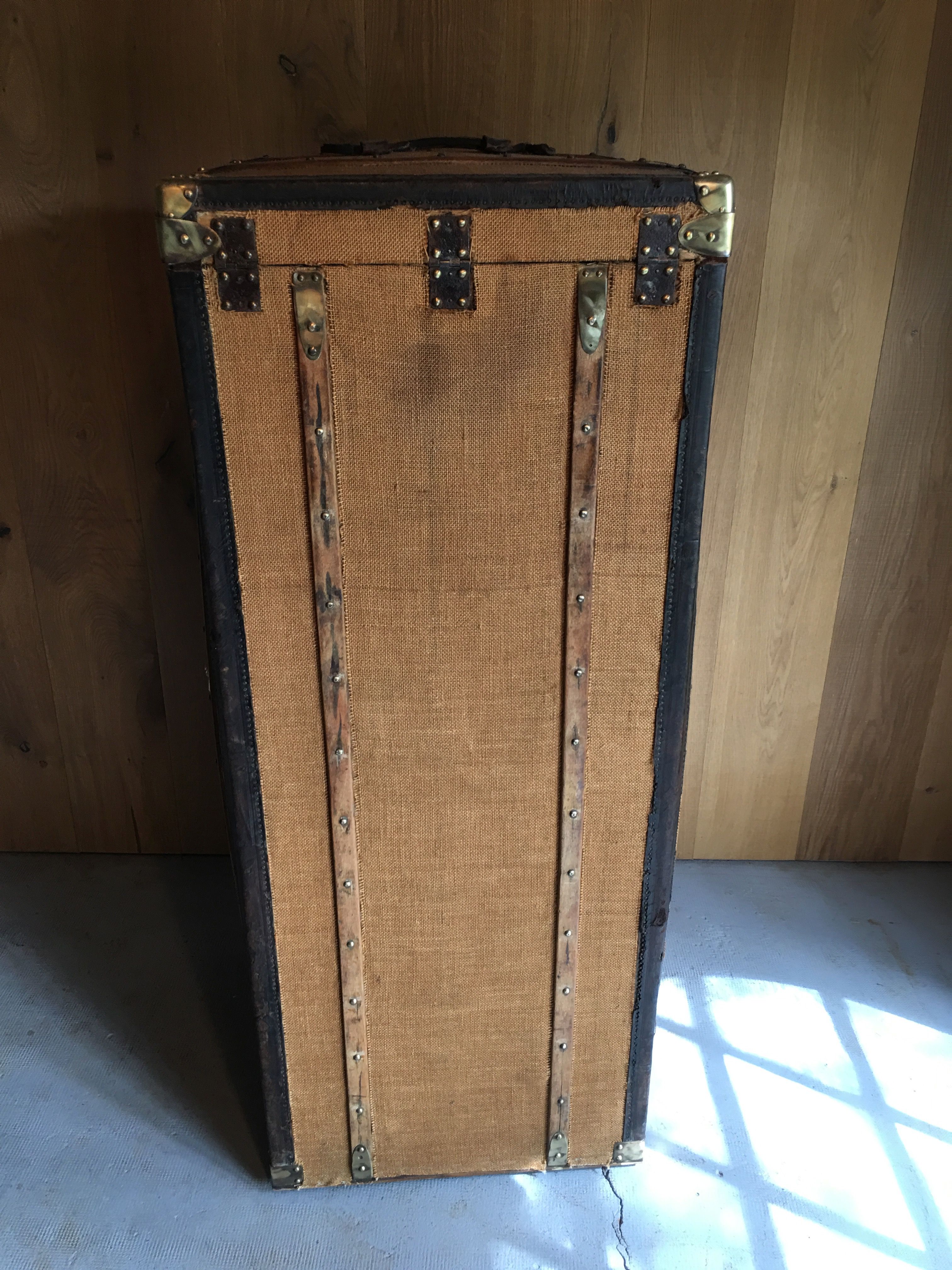 Trunk cabin in wood and fabrics around 1940