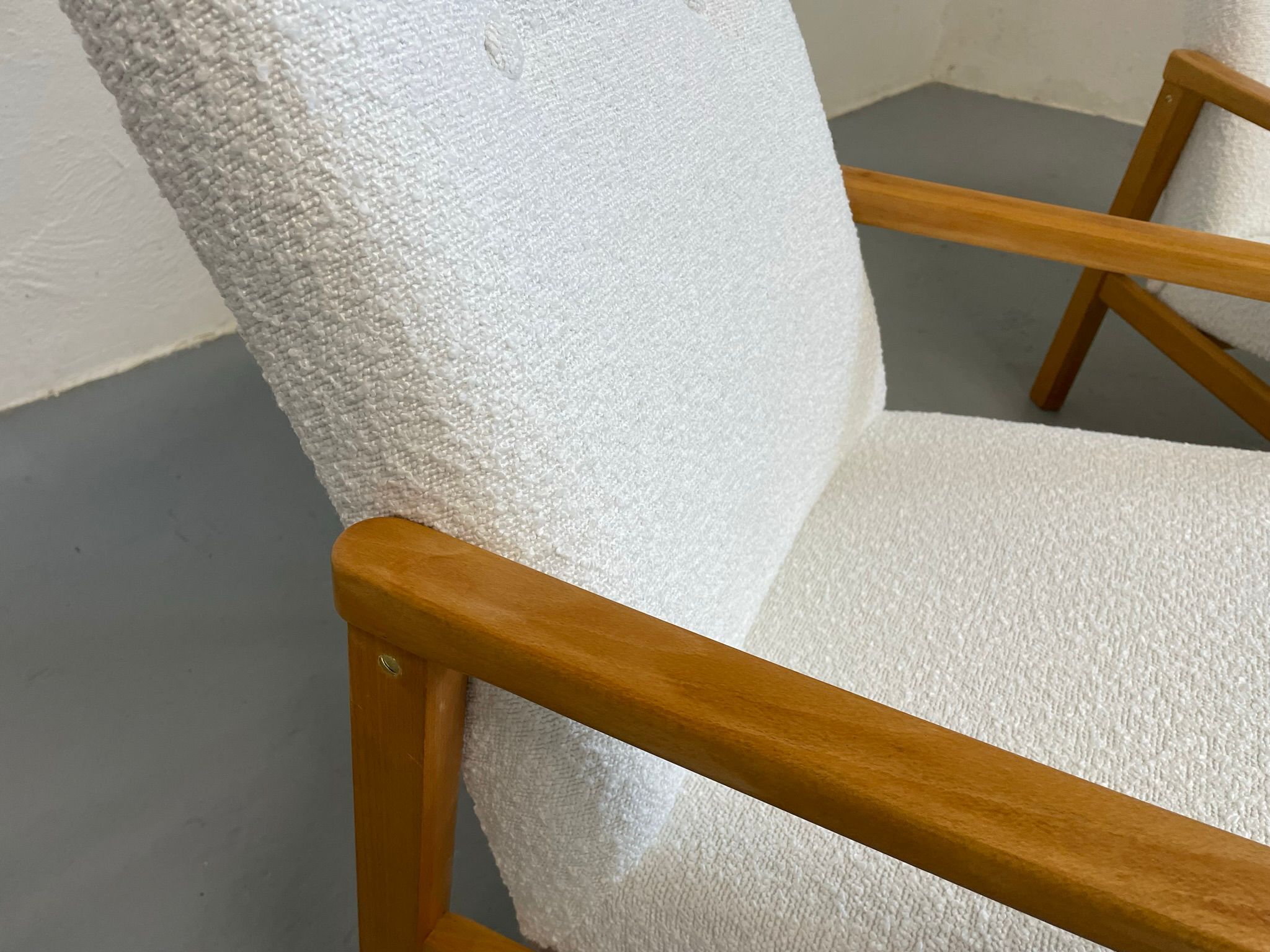 Set of two lounge chairs